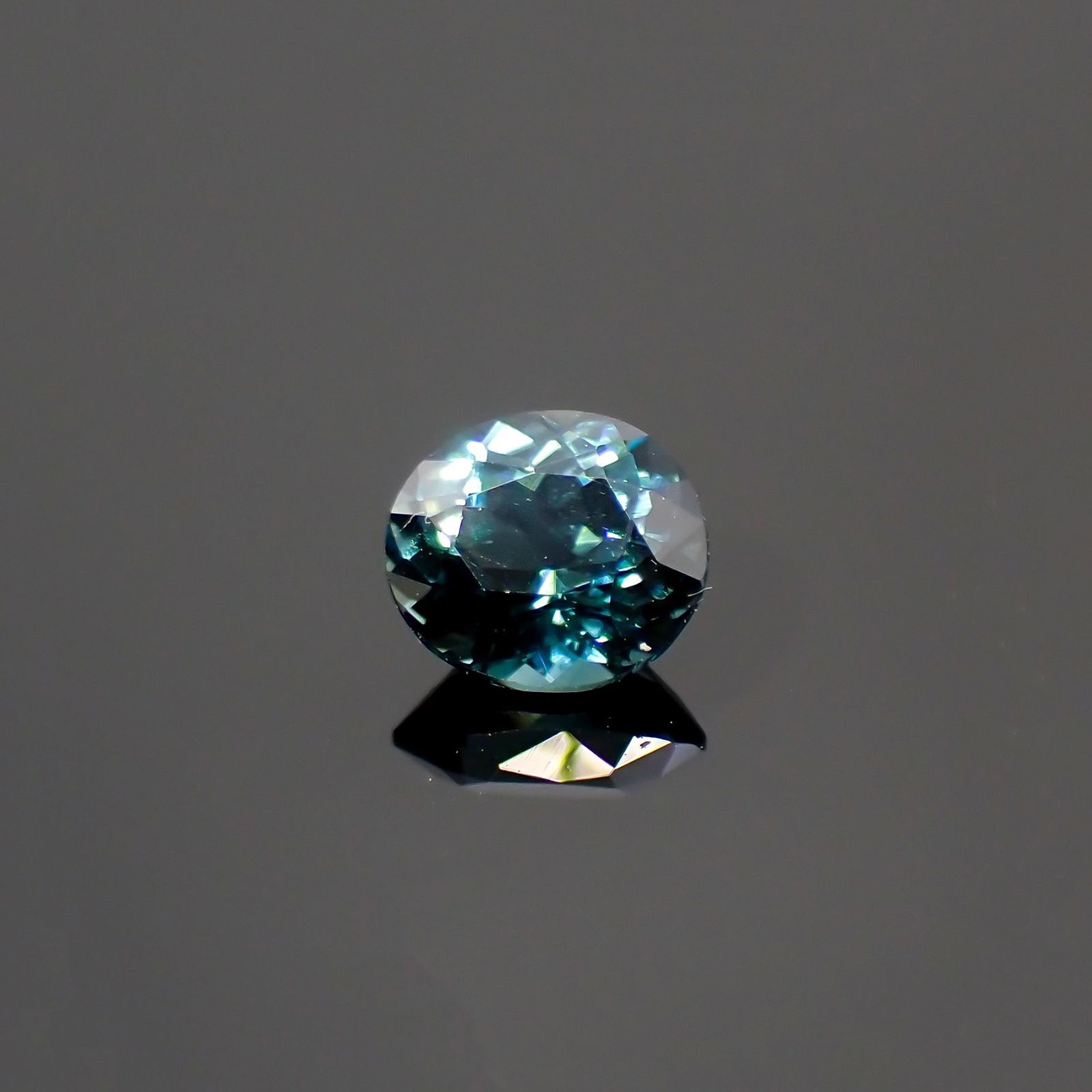 ブルートルマリン(宝石名トルマリン)アフガニスタン産 0.46ct 識別済[250115313]5.2x4.6mm前後