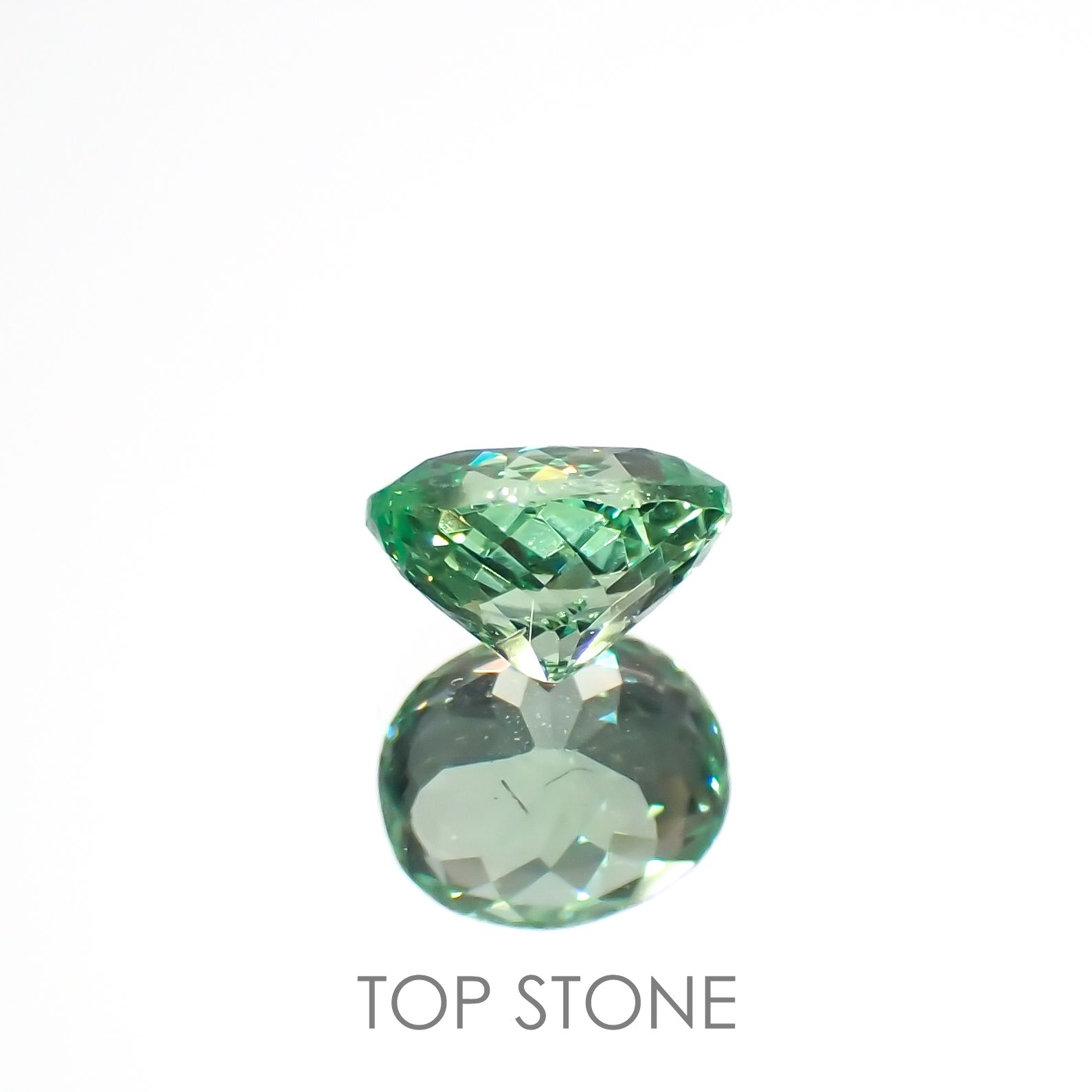 ミントガーネット(宝石名グリーン グロッシュラー・ガーネット)タンザニア産 0.56ct 識別済[221018628]5.2x4.4mm前後