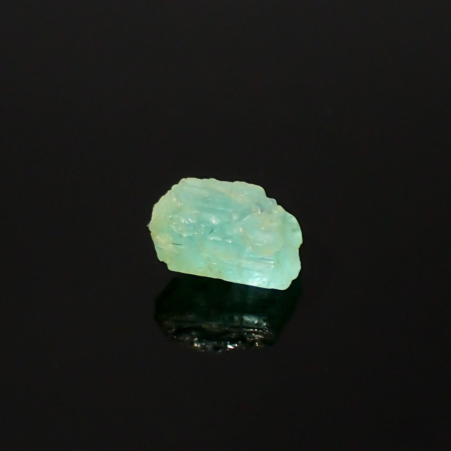 パライバトルマリン 原石 ブラジル・パライバ州バターリャ鉱山産 0.49ct[220515992]5.7x3.1mm前後