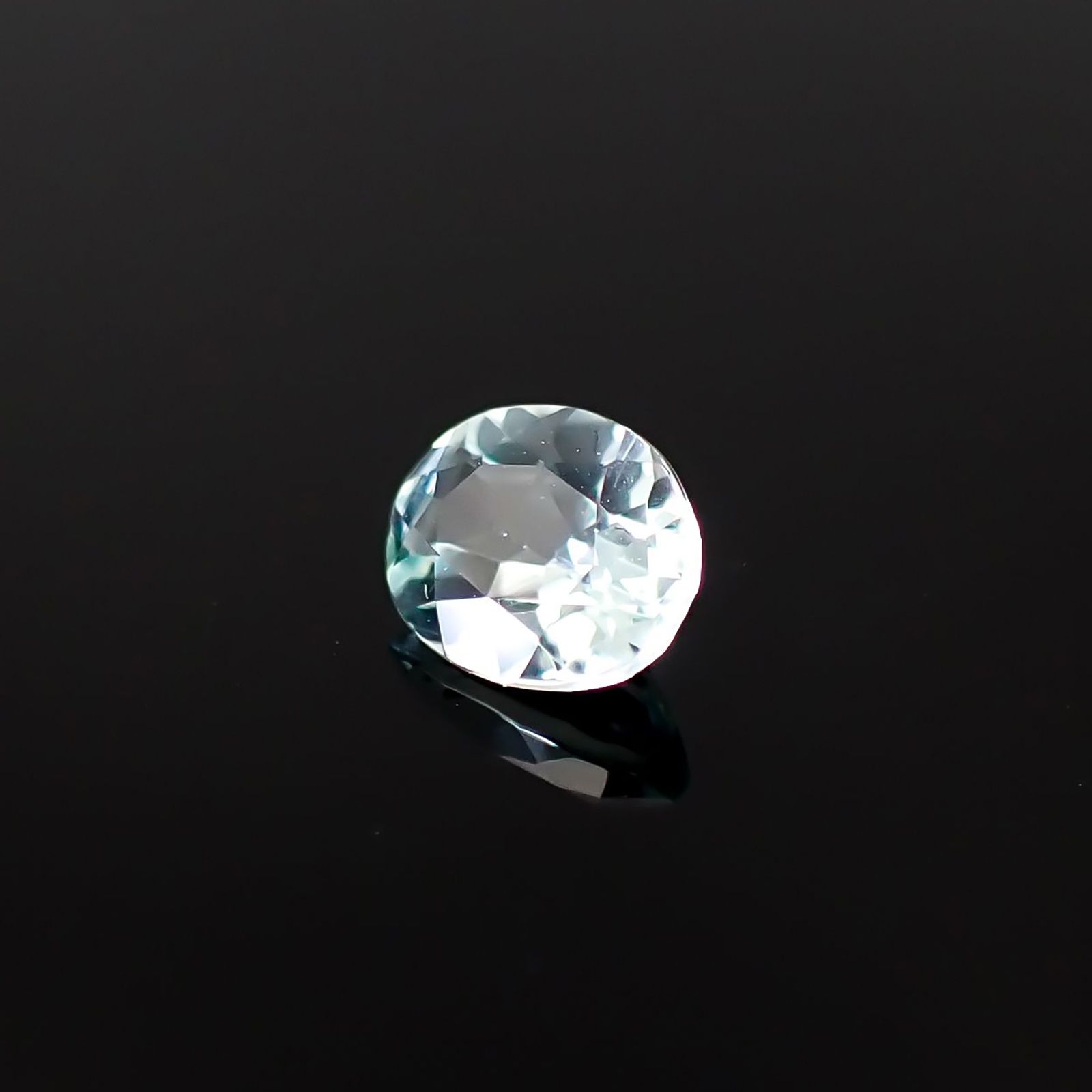モンテブラサイト(宝石名モンテブラサイト)マダガスカル産 識別済 0.35ct / 5.1x4.1mm前後 [241229662]
