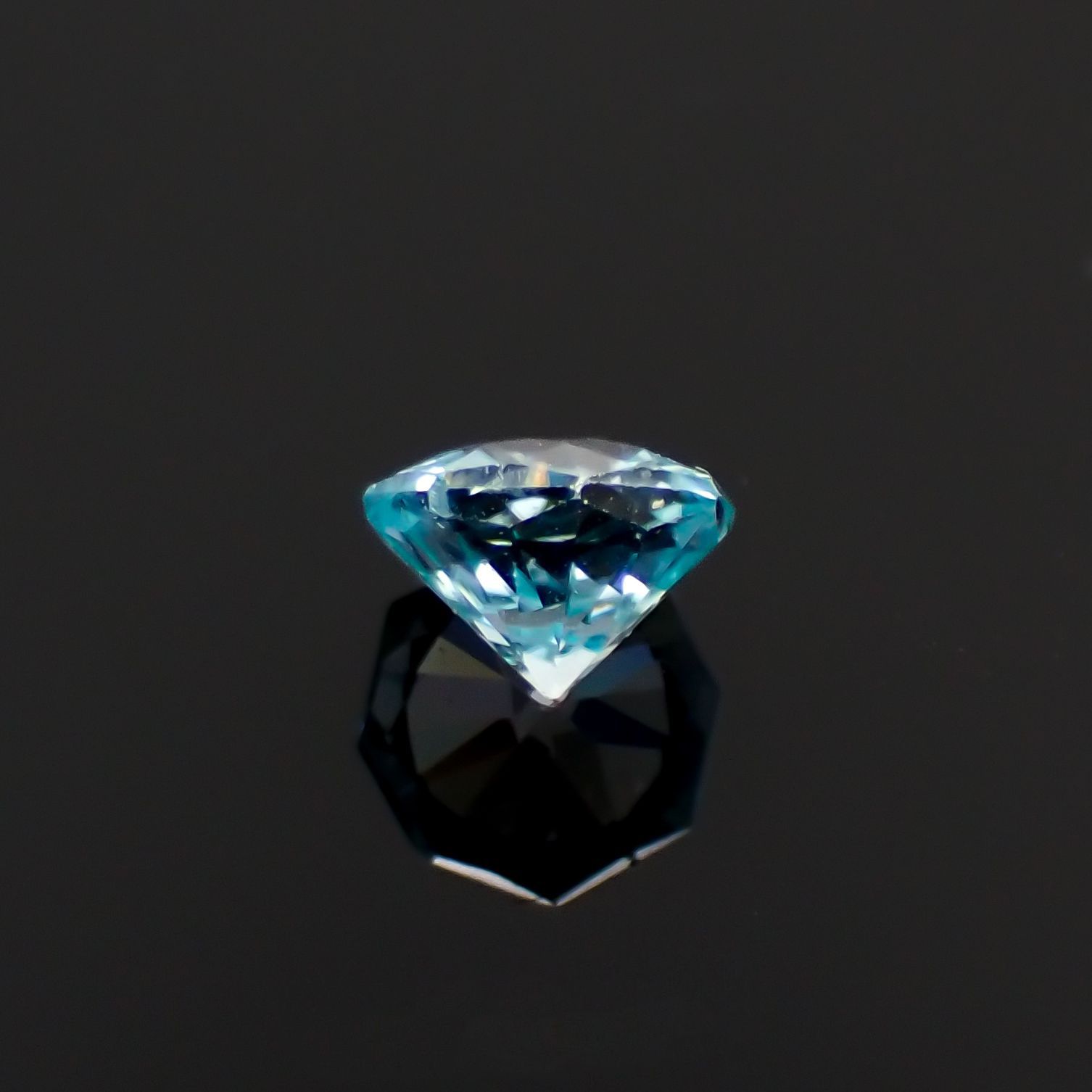 ◇オクタゴンカット◇アイスブルージルコン(宝石名ジルコン)カンボジア産 0.72ct 識別済[230320859]4.8x4.7mm前後