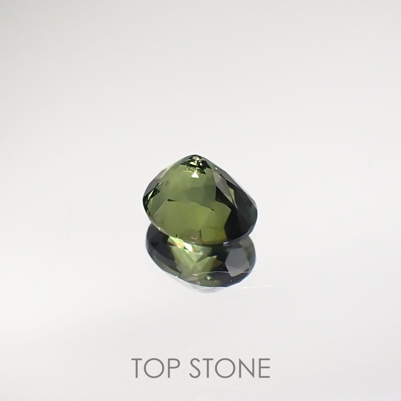 ゴールドシーンサファイア非加熱(宝石名シーン・サファイア) ケニア産 0.54ct 識別済[210712071]5×4mm前後