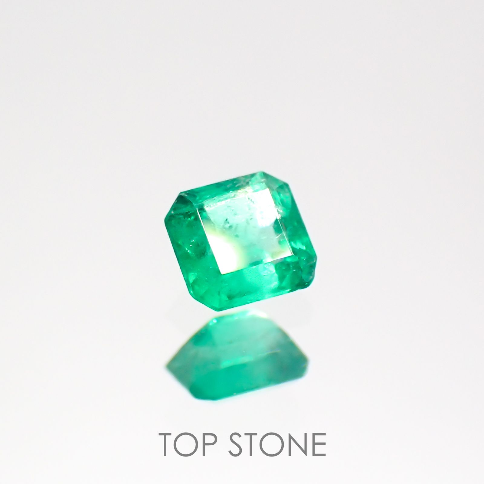 エメラルド(宝石名エメラルド) コロンビア産 0.13ct 識別済[201912834]3.1×3mm前後