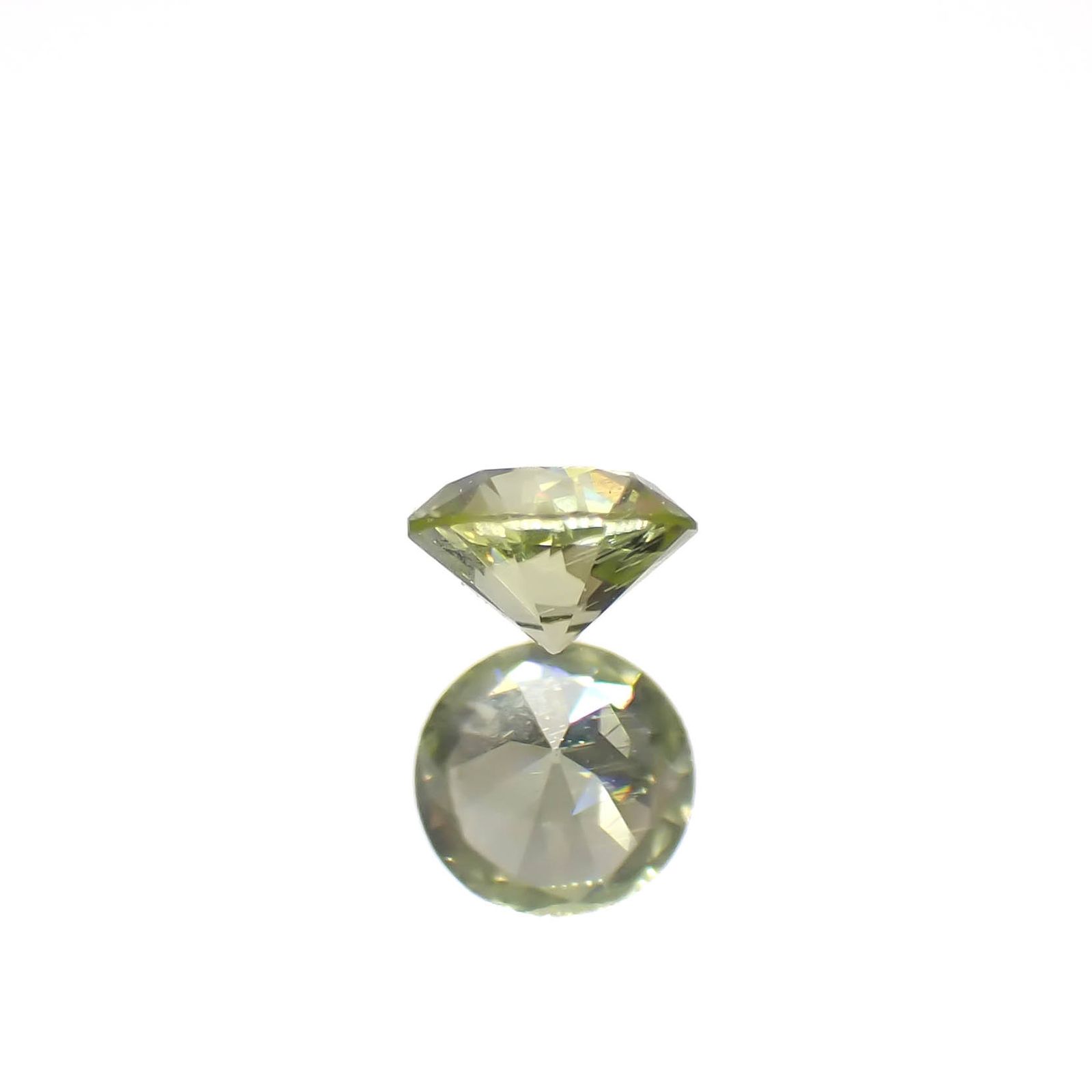 パラサイティックペリドット(宝石名ペリドット)採取地：ロシア 0.062ct 識別済[240627930]2.5x2.5mm前後
