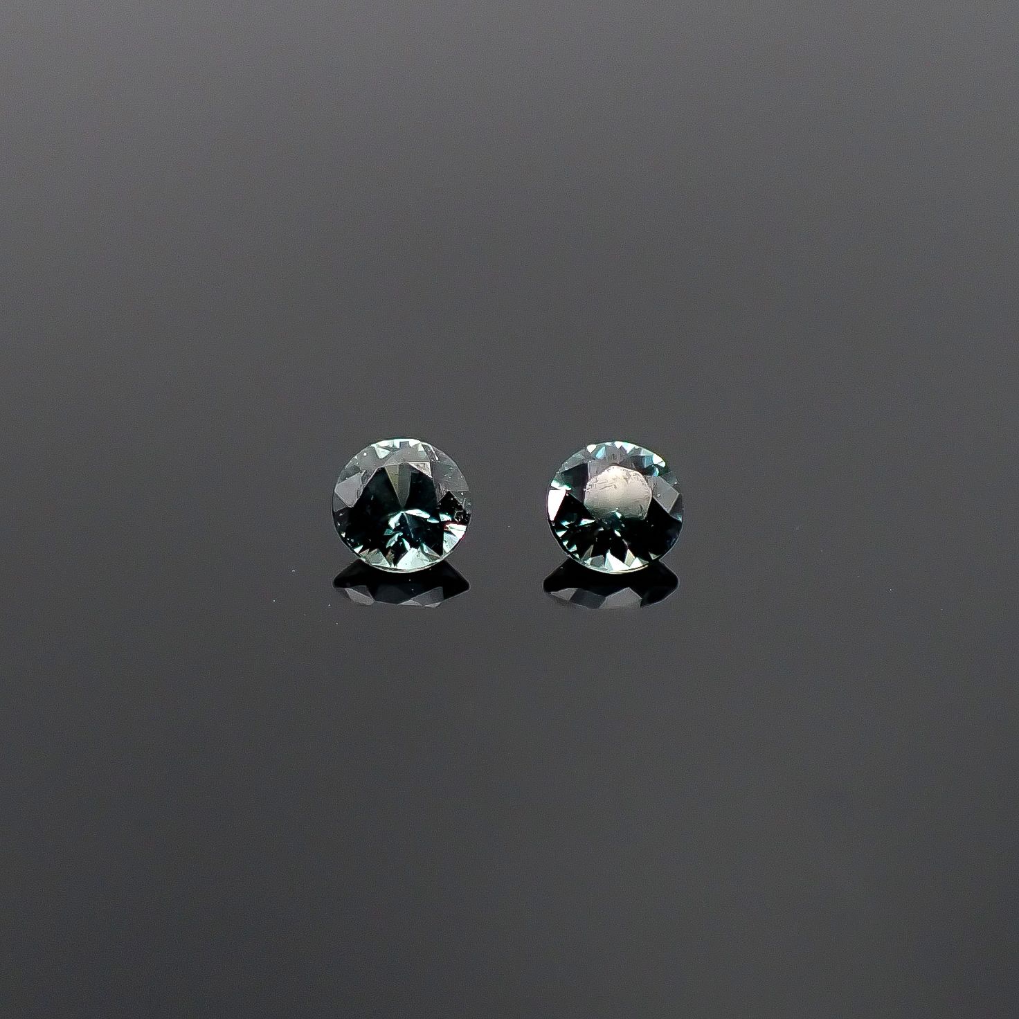 ◇ペアセット◇ベキリーブルーガーネット（カラーチェンジガーネット アレキタイプ） マダガスカル・ベキリー産 0.14ct / 2.5x2.5mm前後 [251231548]