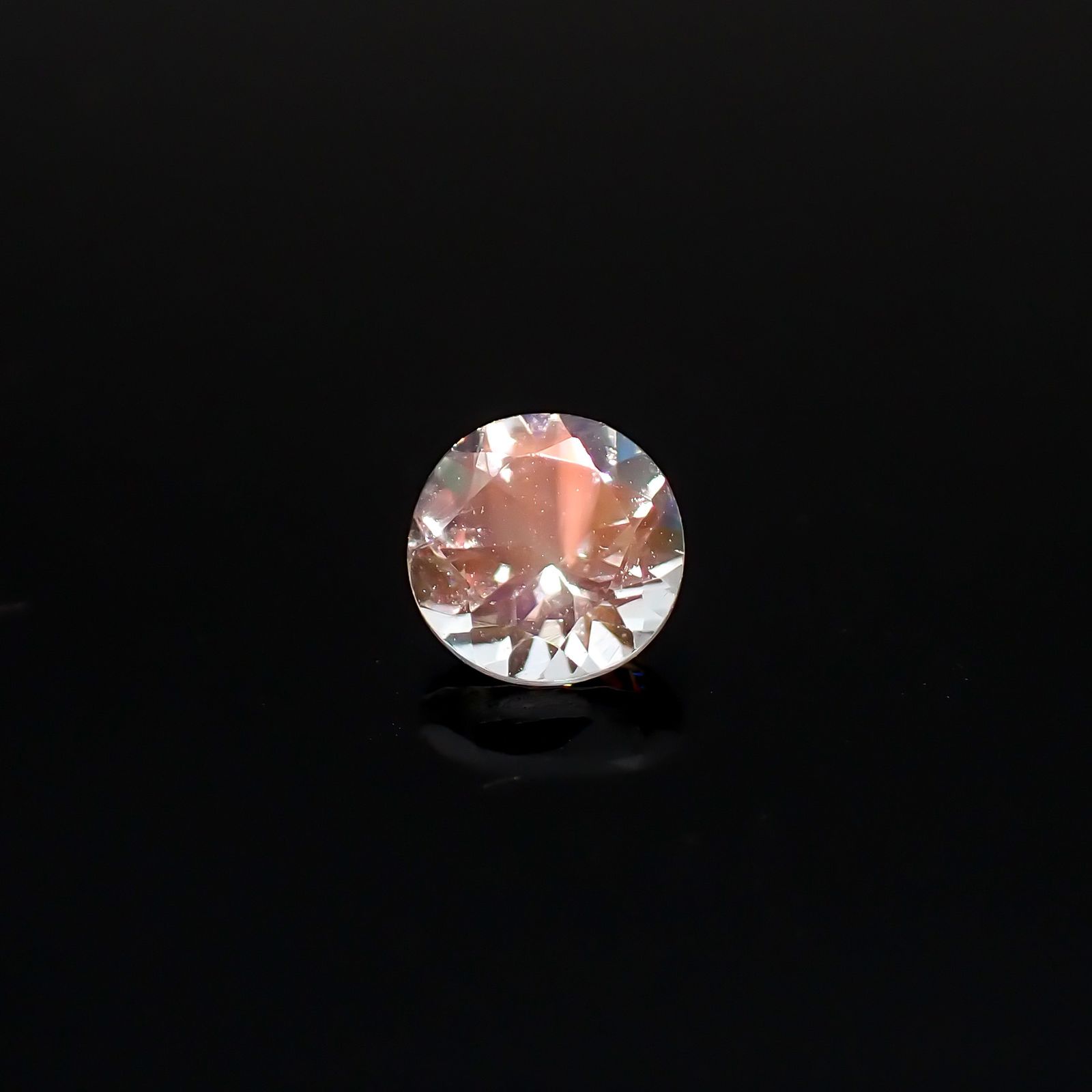 レインボームーンストーン マダガスカル産 0.51ct / 5.1x5.1mm前後 [260632389]