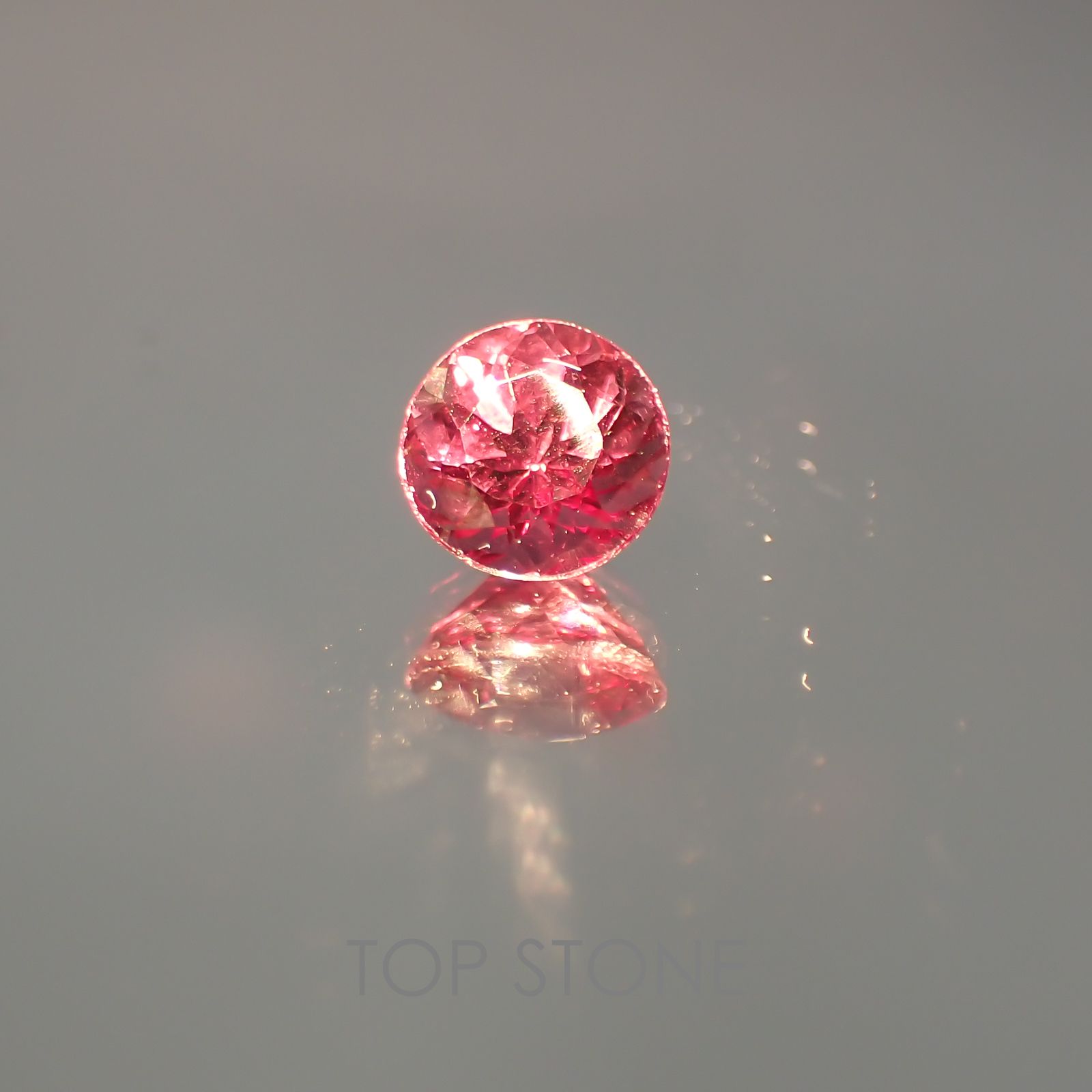 カラーチェンジマラヤガーネット タンザニア産 ルース 0.72ct[21049656]5.1×5.1mm前後