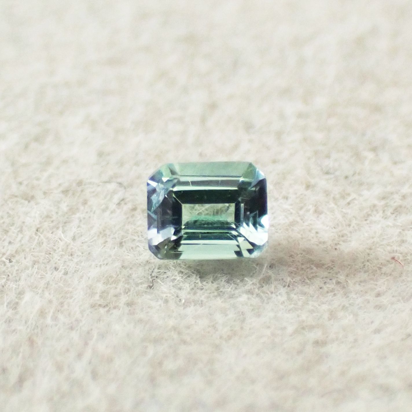 ブルーグリーンコーネルピン(宝石名コーネルピン)タンザニア産 識別済 0.13ct / 3.1x2.6mm前後 [251021863]