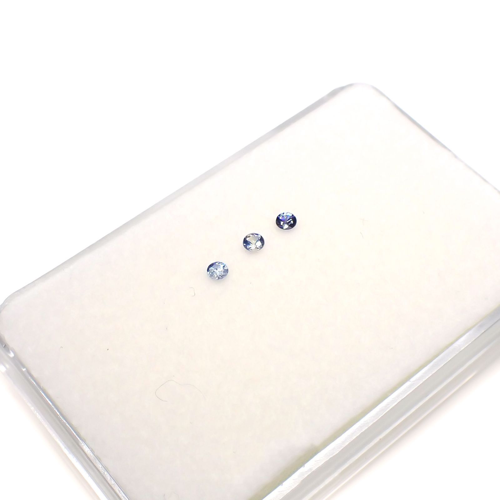 ベニトアイト カラーグラデーション3pcsセット アメリカ・カリフォルニア州産 0.15ct(3pcs合計)[230220508]2.2-2.3x2.2-2.3mm前後