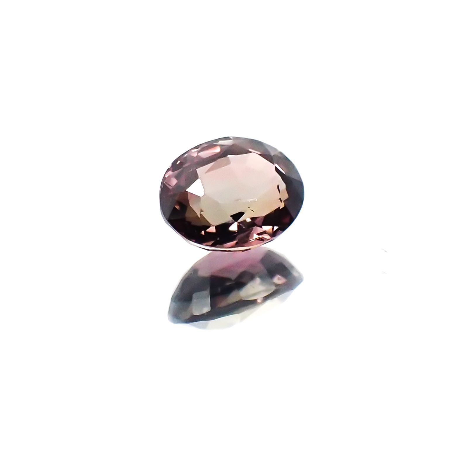 カラーチェンジサファイア 非加熱(宝石名サファイア)タンザニア産 0.71ct 識別済[231124228]5.7x4.6mm前後