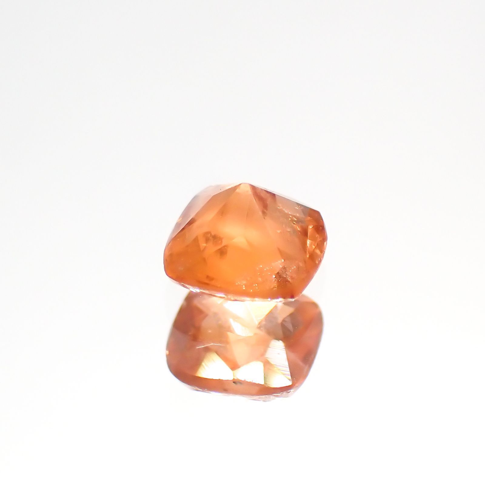 トリプライト(宝石名トリプライト) ブラジル産 0.388ct ソ付(彩珠)[210812529]4.1×4.1mm前後