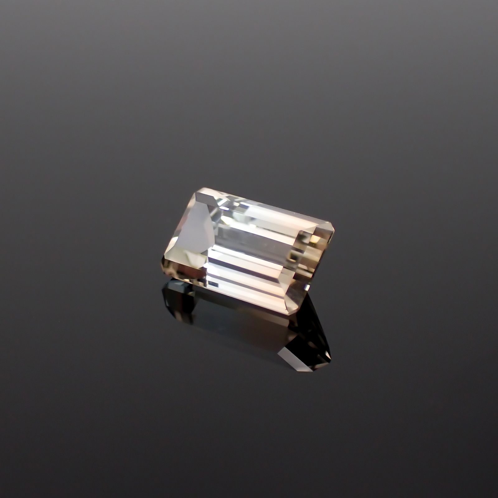 バイカラートパーズ ウクライナ産 2.46ct[231224891]9.3x5.5mm前後