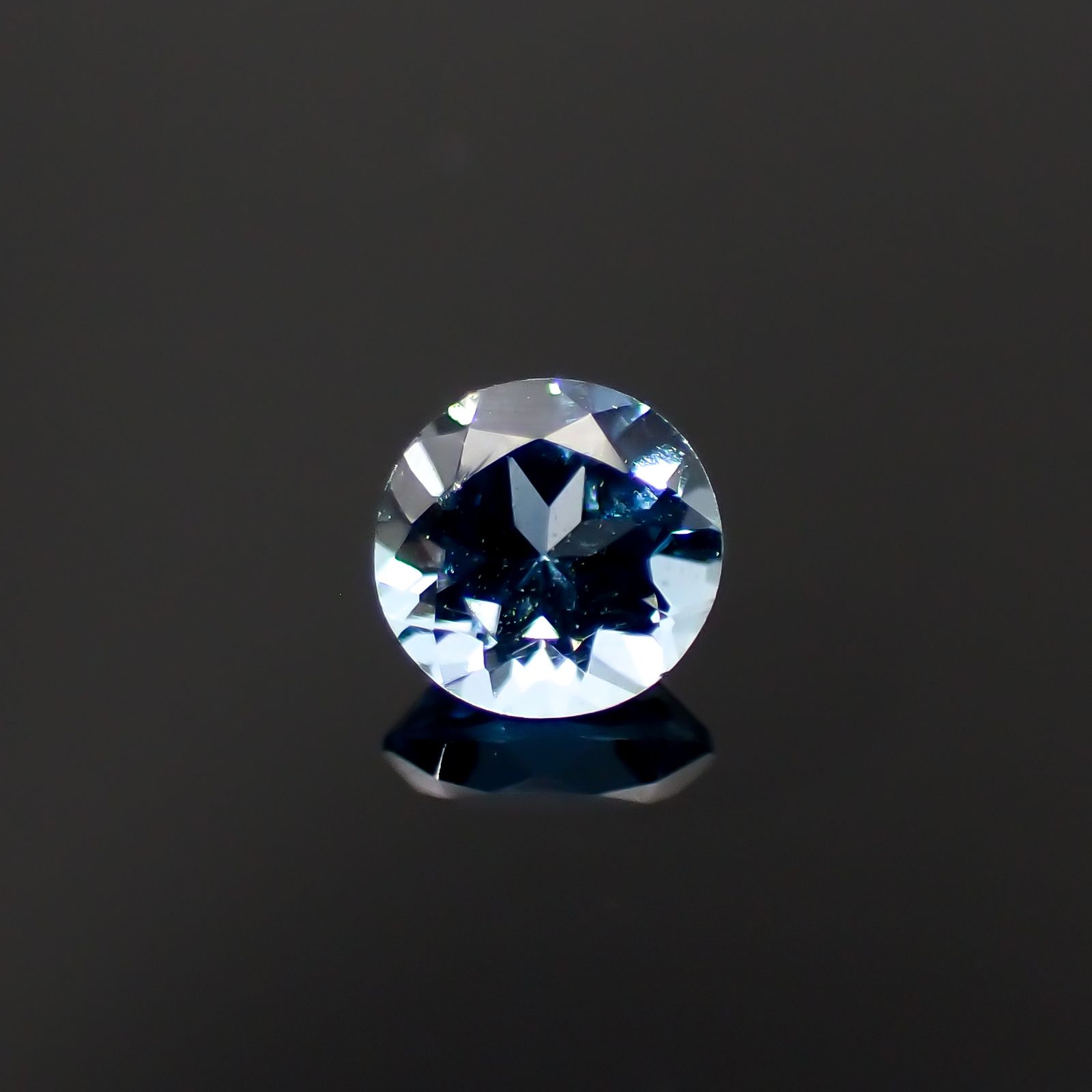 サンタマリアアクアマリン(宝石名アクアマリン)ブラジル産 0.17ct 識別済[230421850]3.6x3.5mm前後