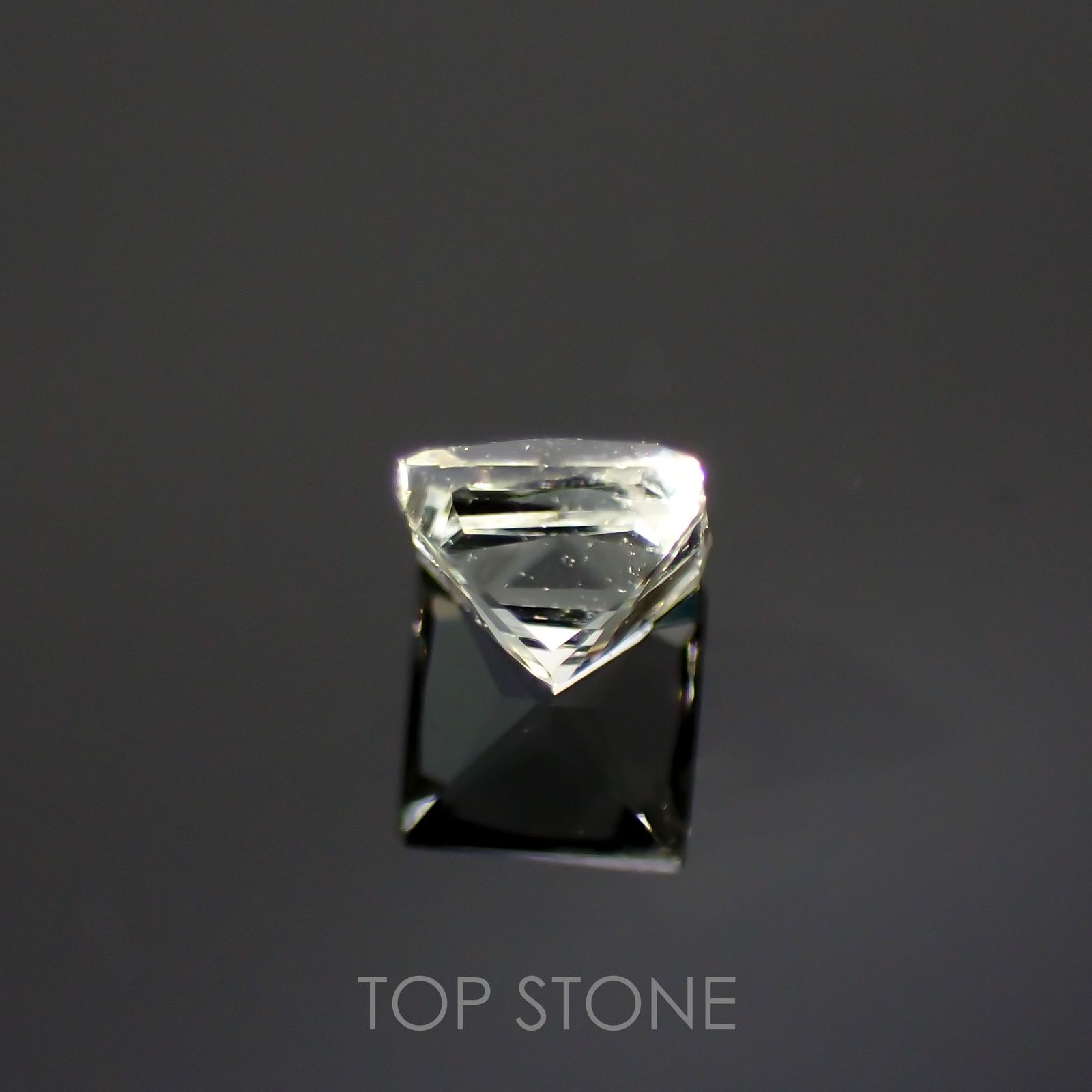 ◇プリンセスカット◇リューコガーネット(宝石名ホワイト グロッシュラー・ガーネット)ビルマ産 0.17ct 識別済[220115441]2.9x2.9mm前後