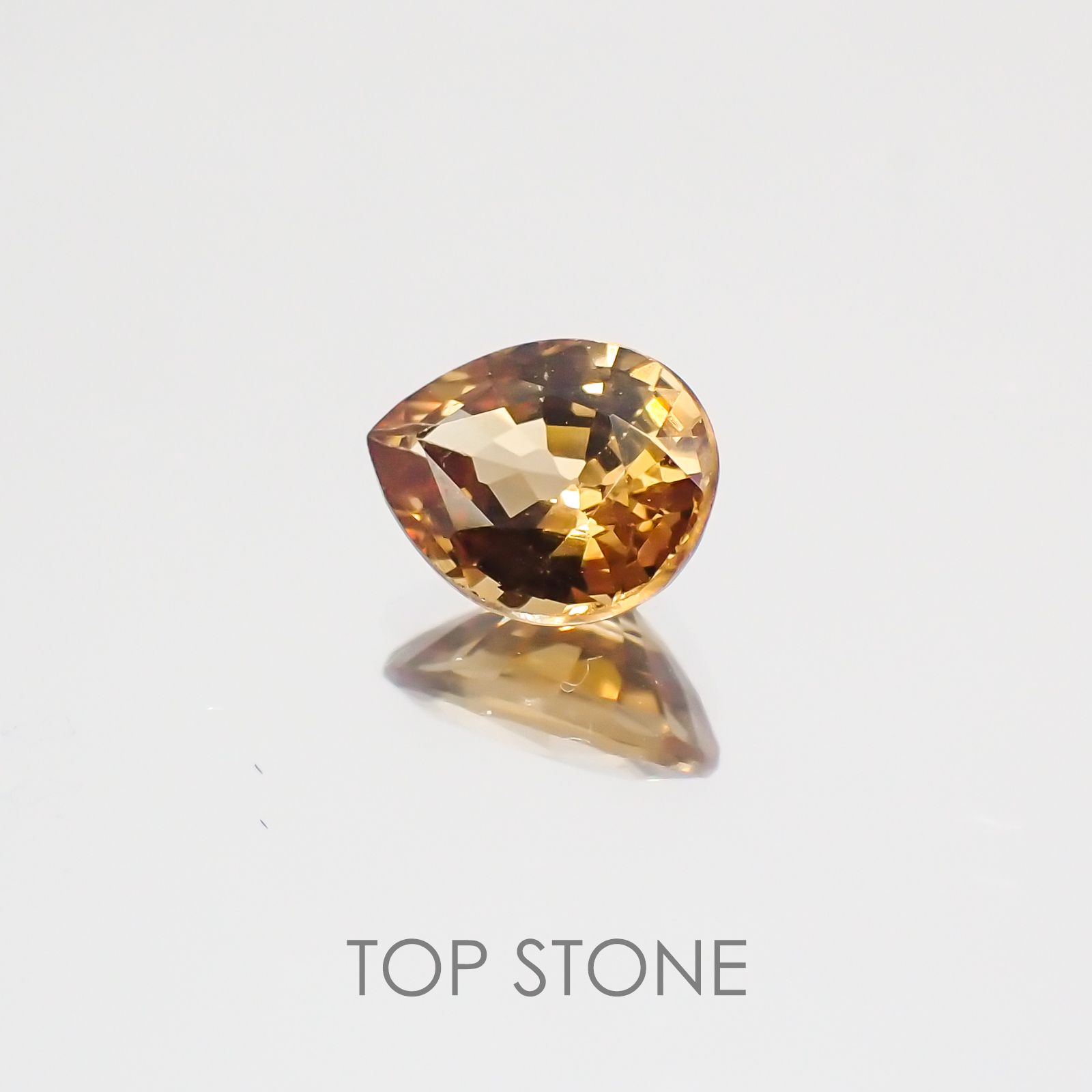 カラーチェンジマラヤガーネット タンザニア産 ルース 0.67ct[21029648]6.1×4.8mm前後