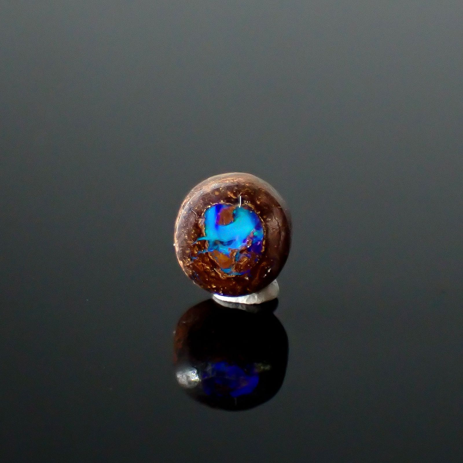 ウッドオパール オーストラリア産 0.57ct / 5.6x5.3mm前後 [251031202]