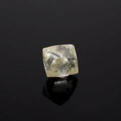 ソーヤブルダイヤモンド 原石(トライゴンあり/Trigon) ※通し穴あり(宝石名ダイアモンド) 0.33ct 識別済[230923459]4.1x3.9mm前後