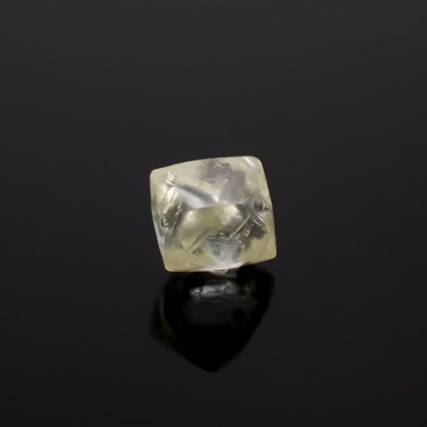 ソーヤブルダイヤモンド 原石(トライゴンあり/Trigon) ※通し穴あり(宝石名ダイアモンド) 0.33ct 識別済[230923459]4.1x3.9mm前後