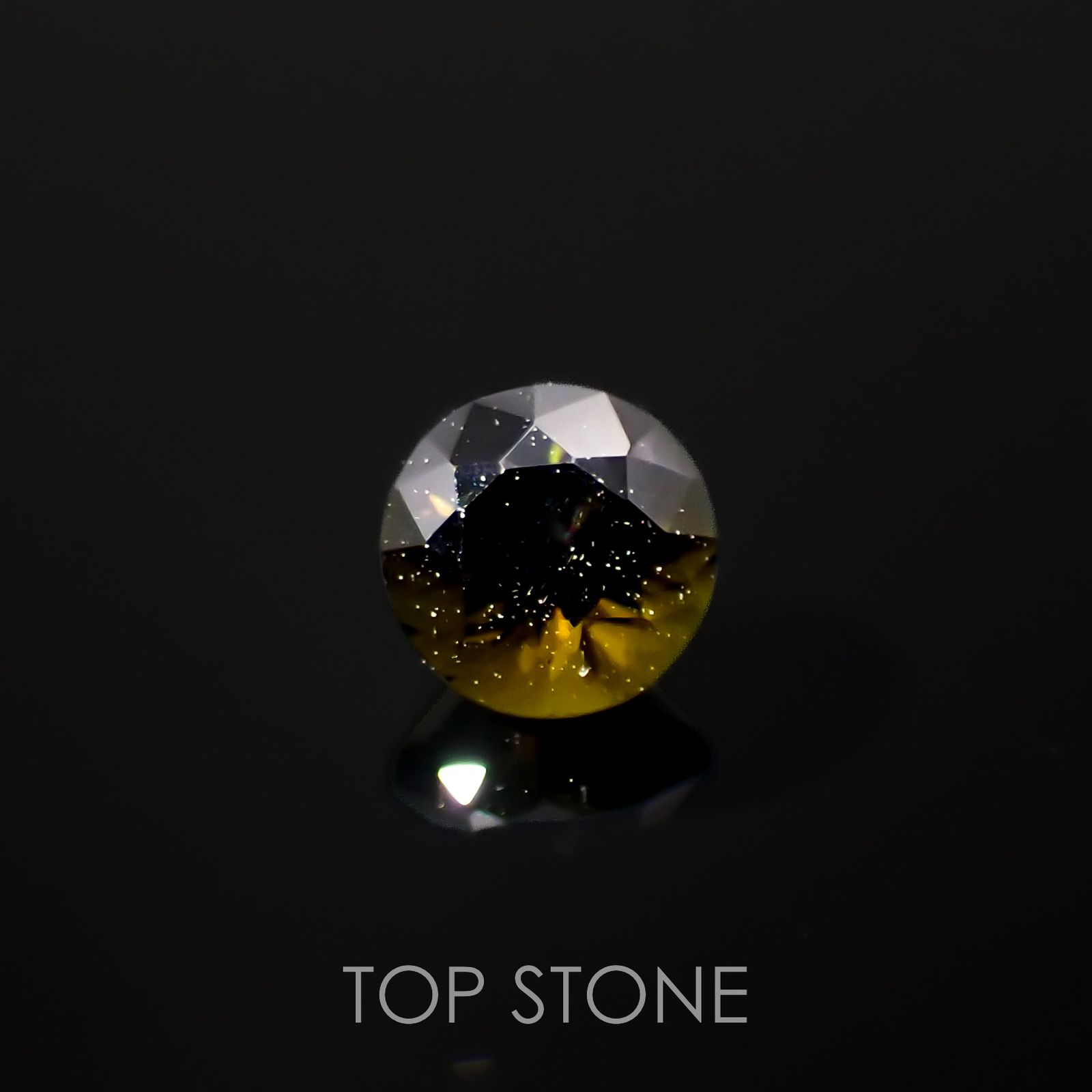 エピドート(宝石名エピドート)パキスタン産 0.19ct 識別済[221018702]3.4x3.3mm前後 | TOP STONE(トップストーン)