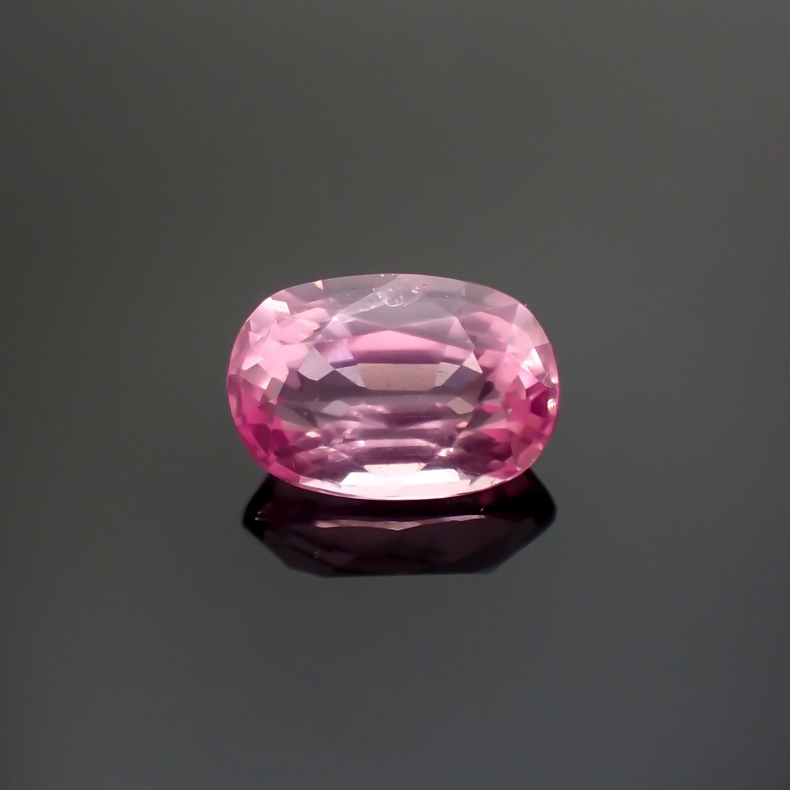ピンクスピネル(宝石名ピンク・スピネル)タンザニア産 1.248ct ソ付(彩珠)[231124092]7.6x5.2mm前後