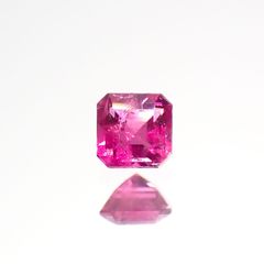 レッドベリル(宝石名レッド・ベリル)アメリカ・ユタ州産 0.10ct 識別済[220515853]2.7x2.6mm前後