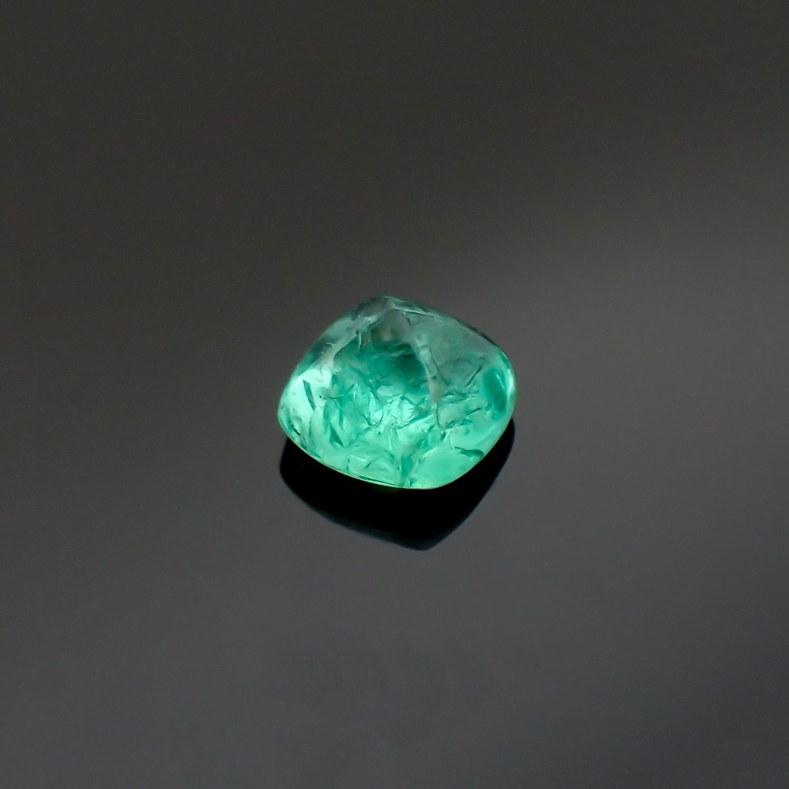 ◇シュガーローフカット◇エメラルド(宝石名エメラルド)コロンビア産 0.48ct 識別済[220515952]4.9x4.7mm前後