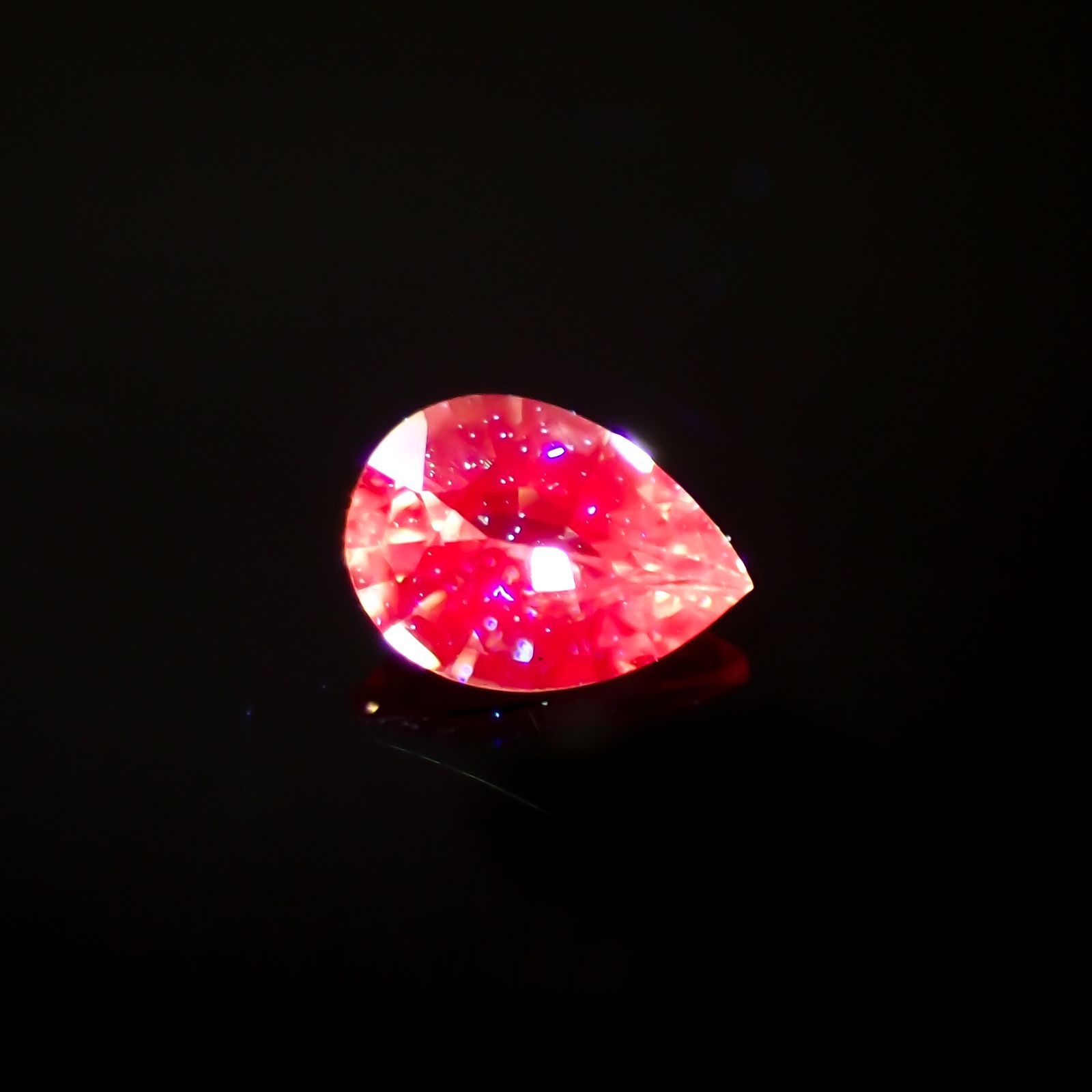 パパラチャサファイア(宝石名サファイア/別名パパラチャ・サファイア)スリランカ産 0.077ct ソ付(日独)[221219645]3.33x2.38mm前後