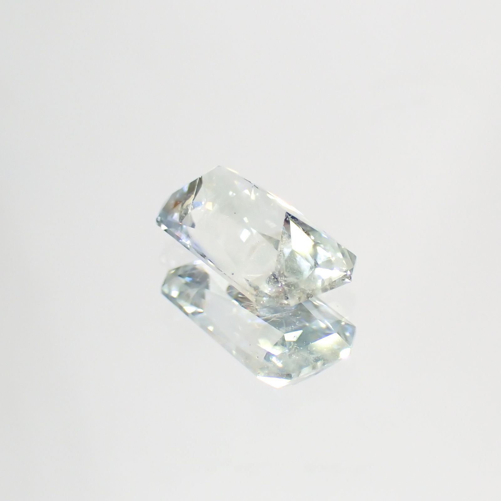 ジェレメジェバイト(宝石名エレメージェバイト)ナミビア産 1.418ct ソ付(彩珠)[230823130]9.2x5mm前後