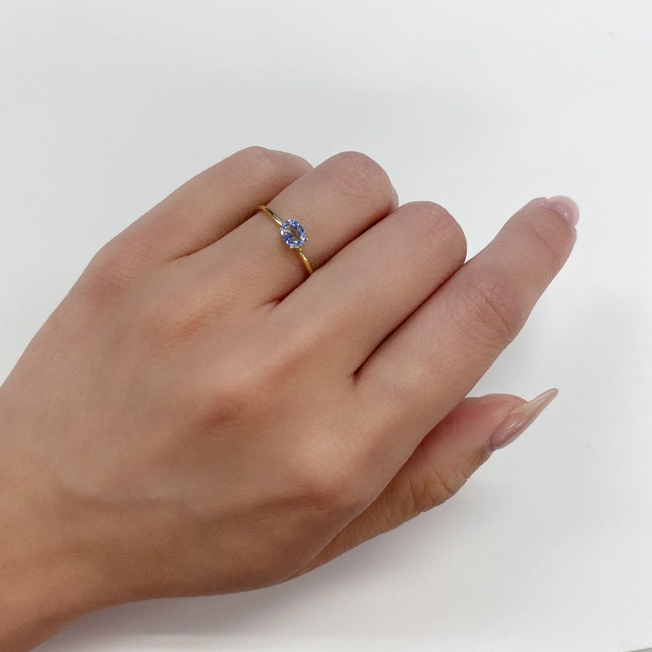 アイスブルーサファイア スリランカ・マダガスカル産 ルース 0.47ct[210611167]5×3.8mm前後