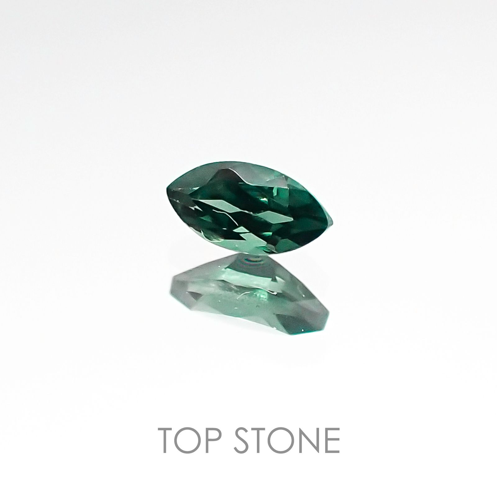 カラーチェンジガーネット(アレキタイプ)(宝石名ガーネット/カラーチェンジタイプ) マダガスカル・ベキリー産 0.13ct 識別済[20106588]4.2×2.3mm前後