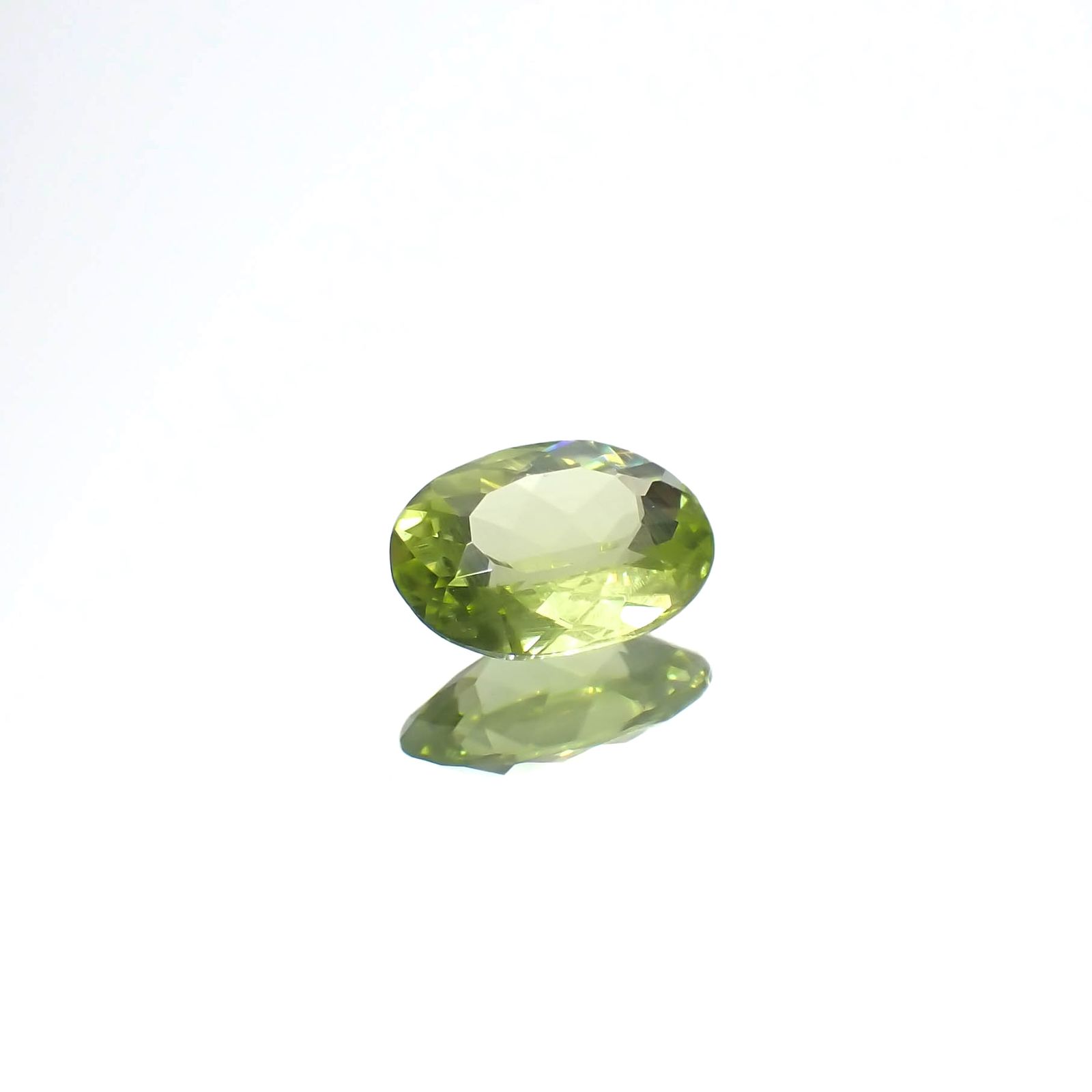 グリーンエンスタタイト(宝石名グリーン・エンスタタイト)カメルーン産 0.66ct 識別済[240125622]6.9x5.1mm前後