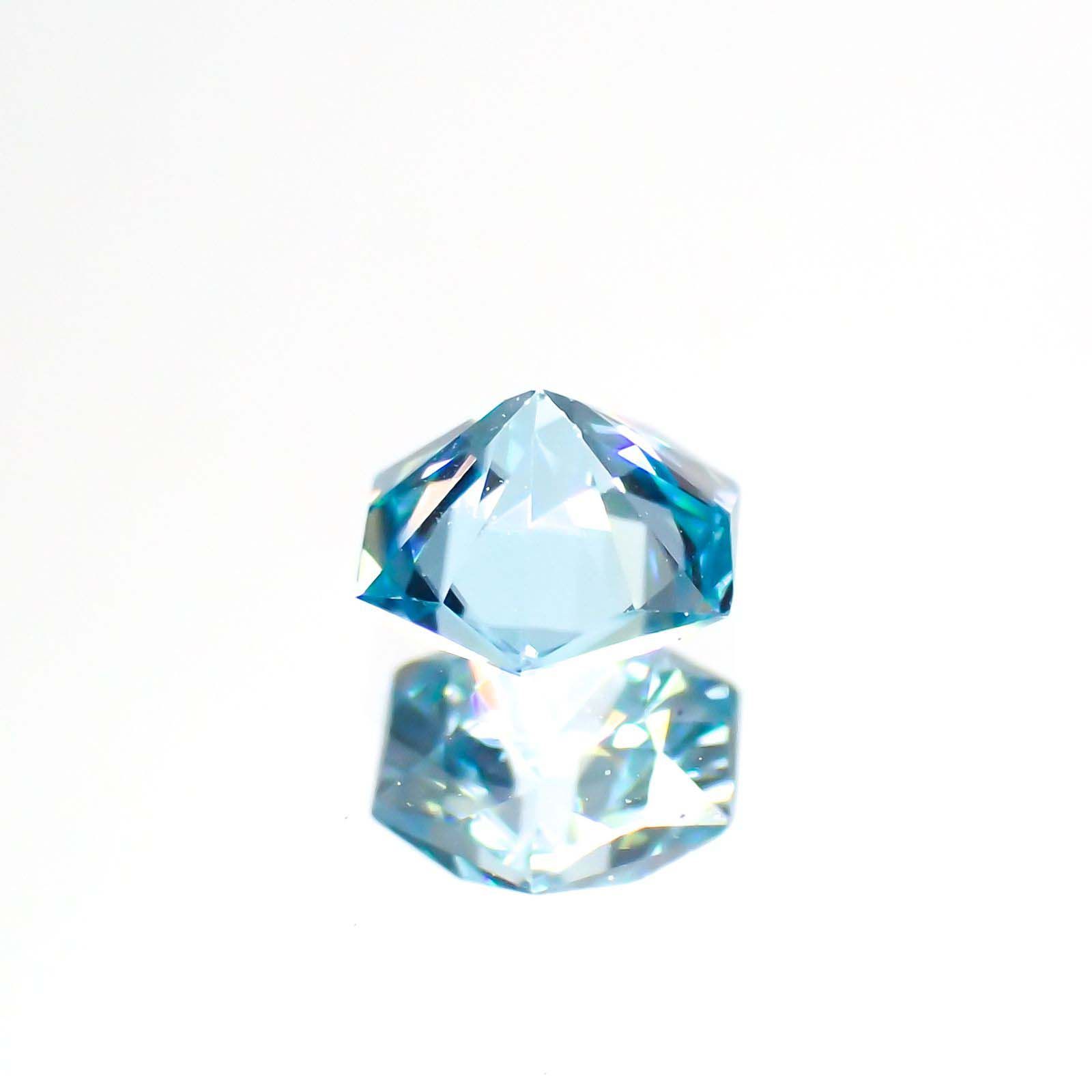 ◇ヘキサゴンカット◇ブルージルコン(宝石名ジルコン)カンボジア産 0.73ct 識別済[220113994]4.8x4.8mm前後