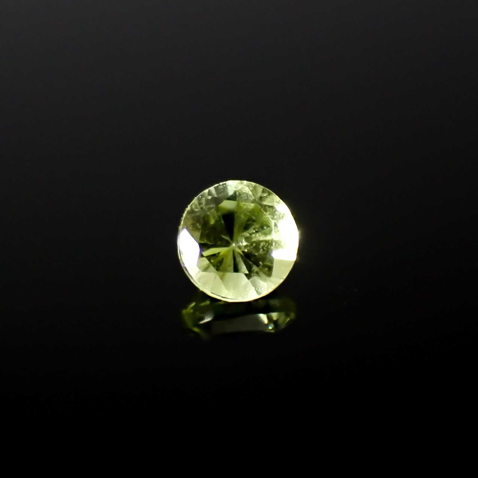 パロットクリソベリル(宝石名クリソベリル)インド産 0.27ct 識別済[240627985]3.7x3.7mm前後