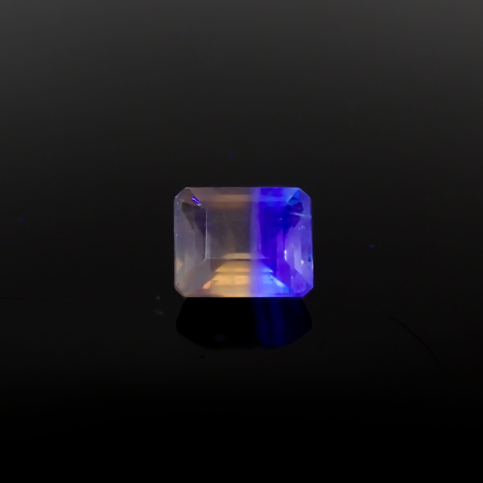 パーティカラーフローライト フルオレッセンス ブラジル産 6.04ct[240326917]10.8x8.9mm前後
