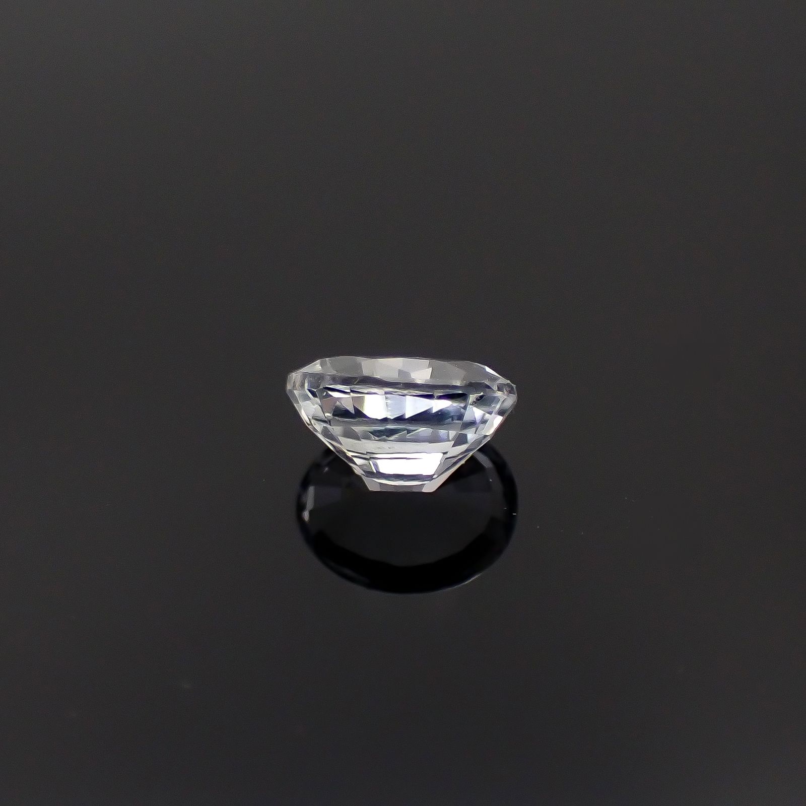 カラーレスサファイア スリランカ産 0.50ct[240527484]5.1x4mm前後