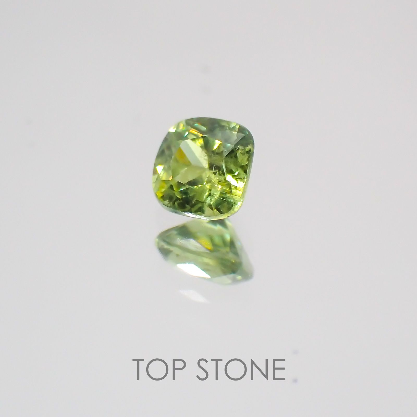 デマントイドガーネット ナミビア産 ルース 0.21ct[21029893]3.2×3.2mm前後