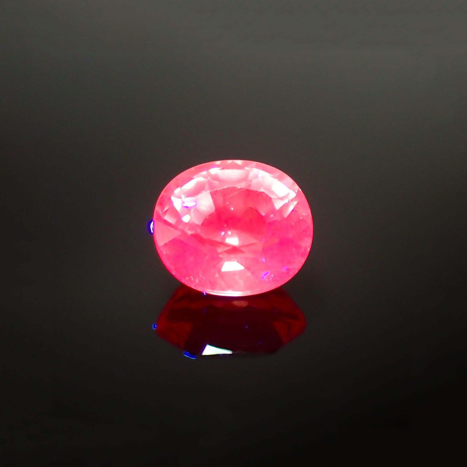 ピンクスピネル(宝石名ピンク・スピネル)タンザニア産 ソ付(彩珠) 1.327ct / 6.6x5.8mm前後 [260222567]