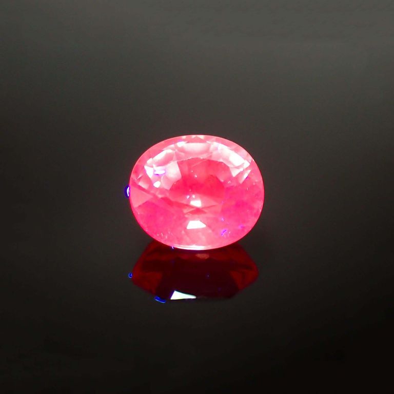 長波365(ライト)の照射で蛍光