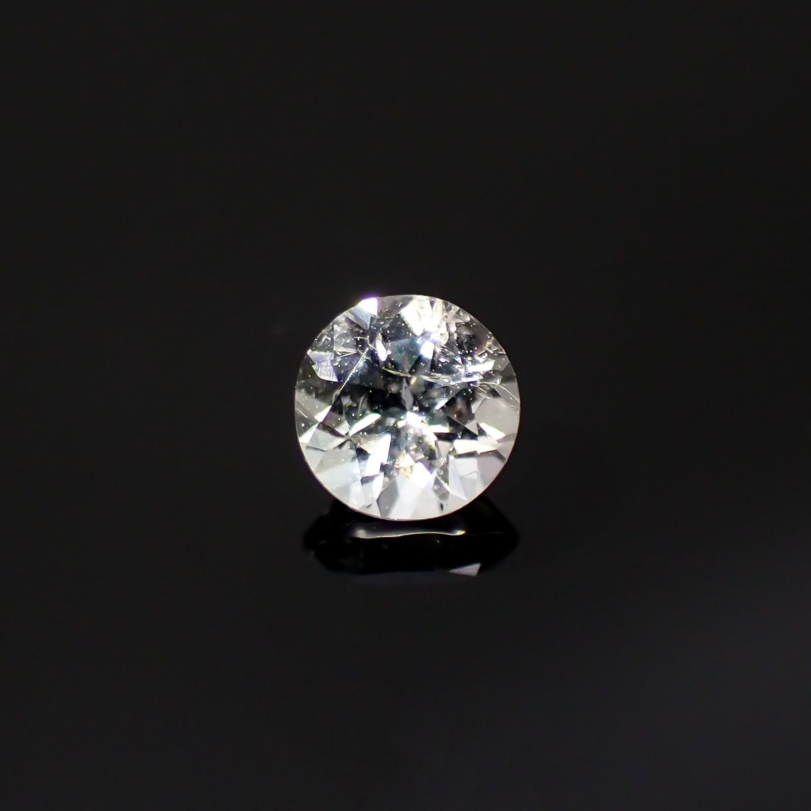 ジェレメジェバイト(宝石名エレメジェバイト)ナミビア産 0.24ct 識別済[220616307]3.9x3.8mm前後
