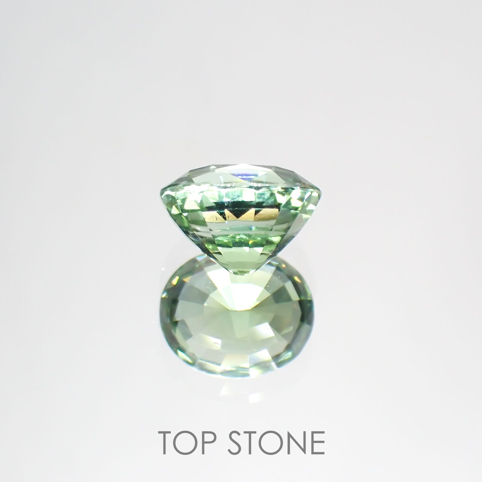 ミントトルマリン(宝石名グリーン・トルマリン) ルワンダ産 1.619ct ソ付(彩珠)[211013631]7.8×6.5mm前後