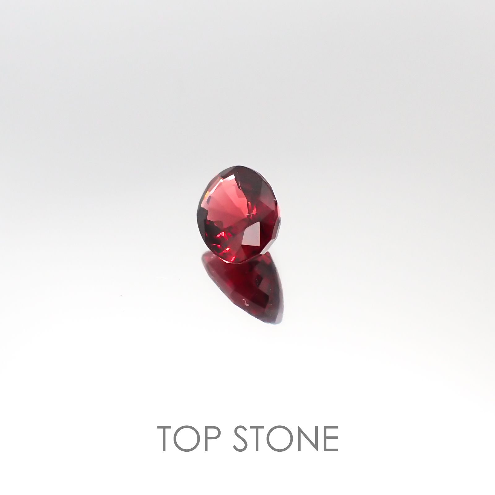 レッドスピネル タンザニア産 ルース 0.93ct[20085150]7×5.1mm前後