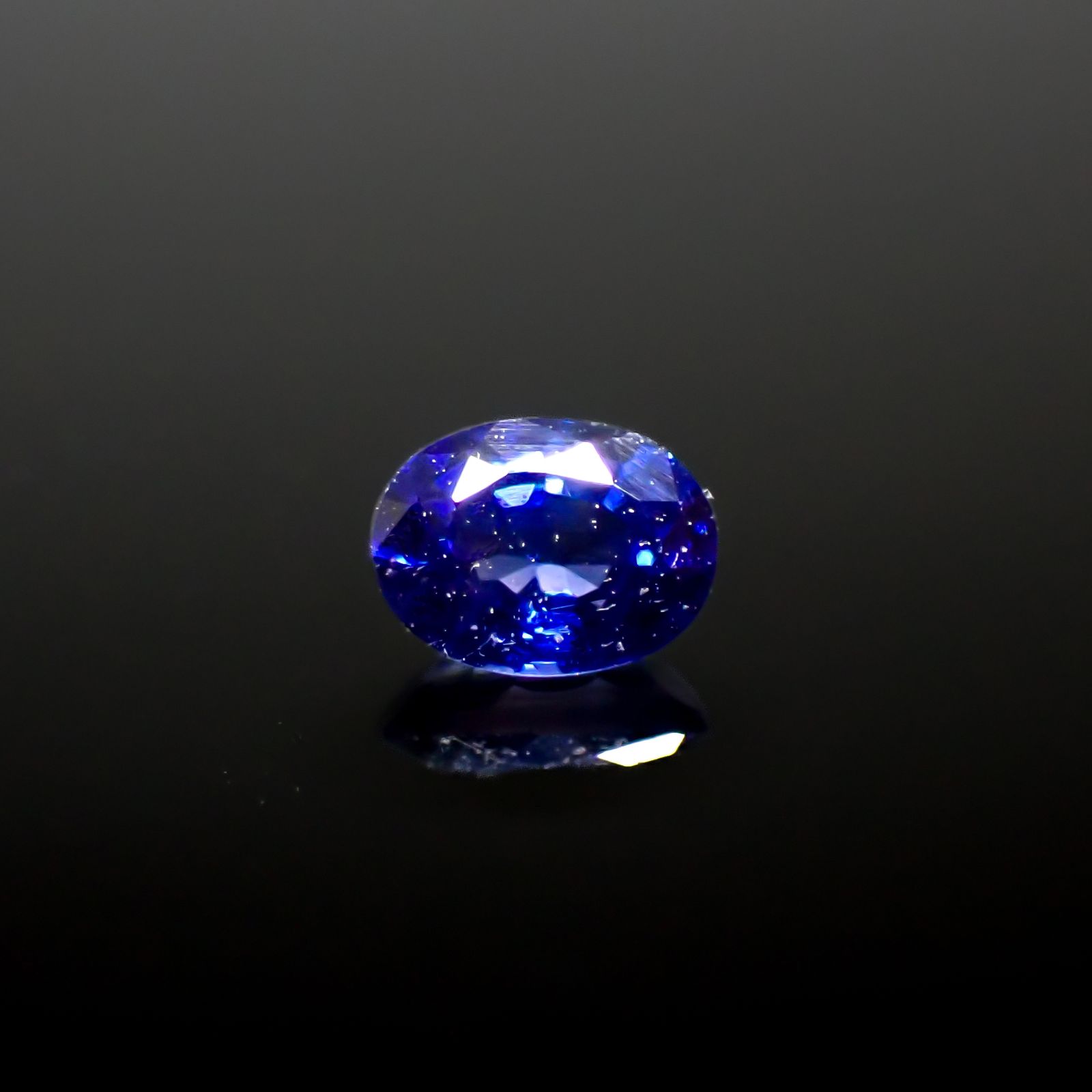 サファイア タンザニア産 0.25ct [241029195]4.1x3.1mm前後