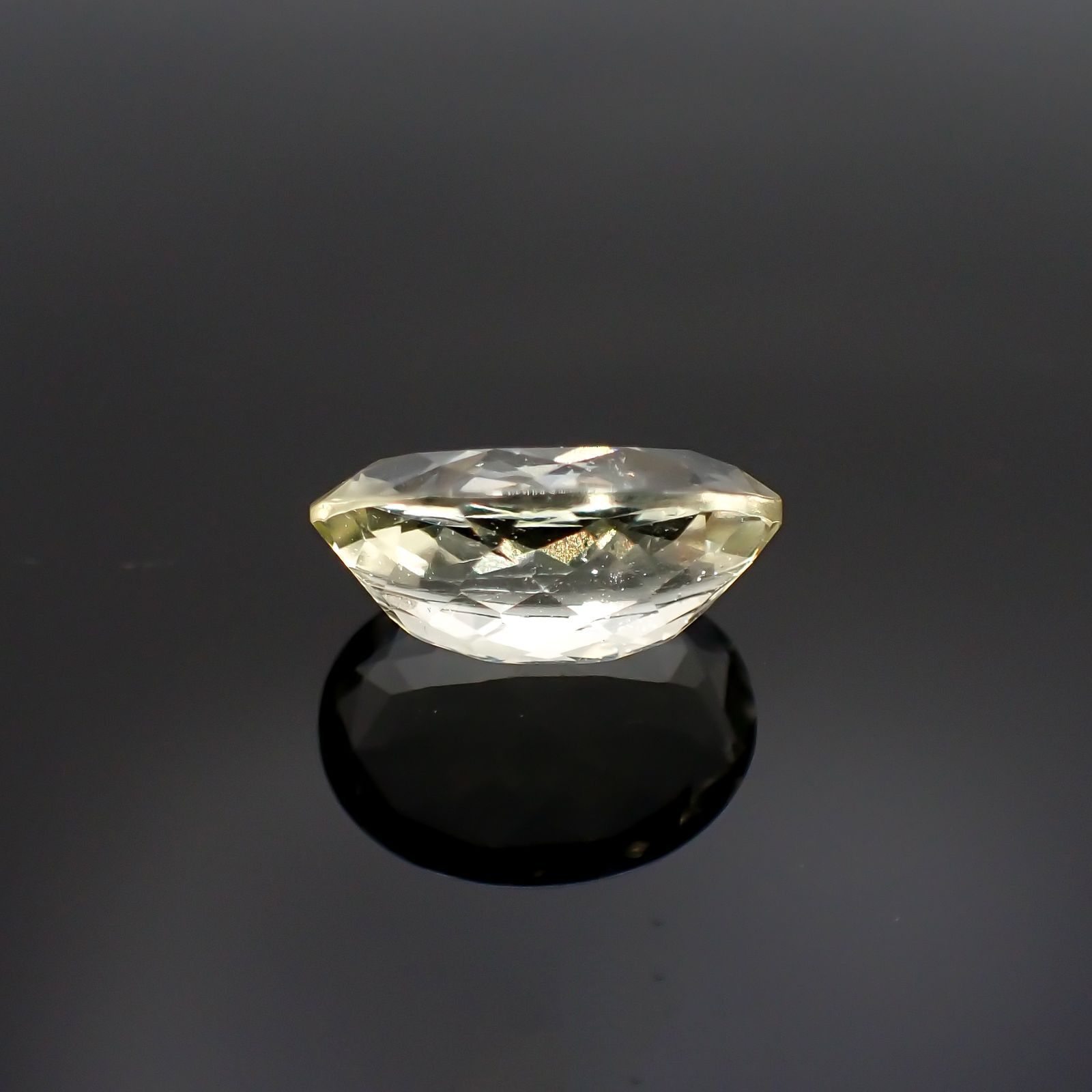 リビアングラス(宝石名インパクトガラス(衝撃溶融ガラス))発見地：エジプト・リビア砂漠 6.74ct 識別済[211213797]16x12.1mm前後
