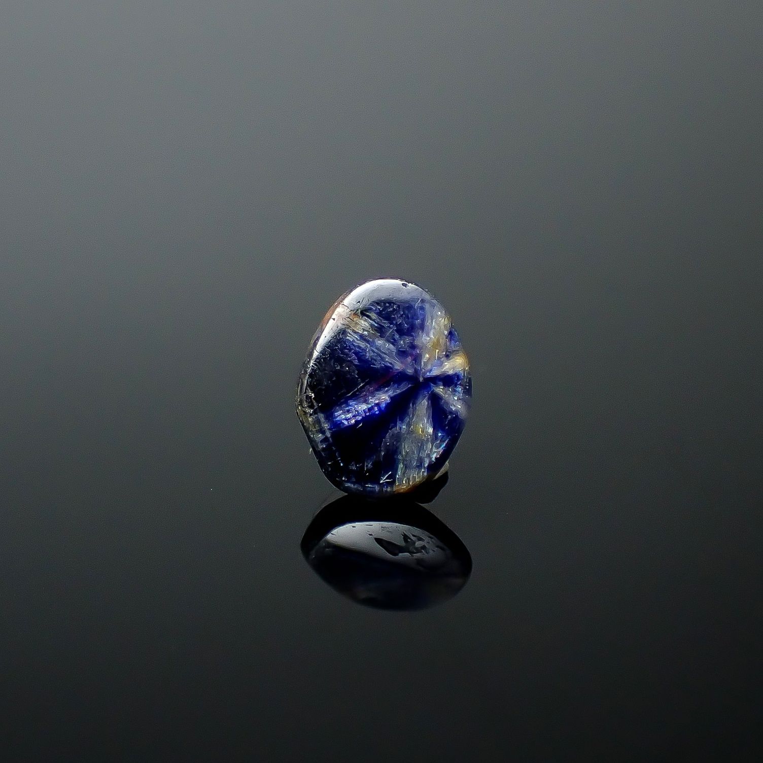 トラピッチェサファイア 原石スライス磨き ビルマ産 0.56ct [250830982]6.5x5.2mm前後