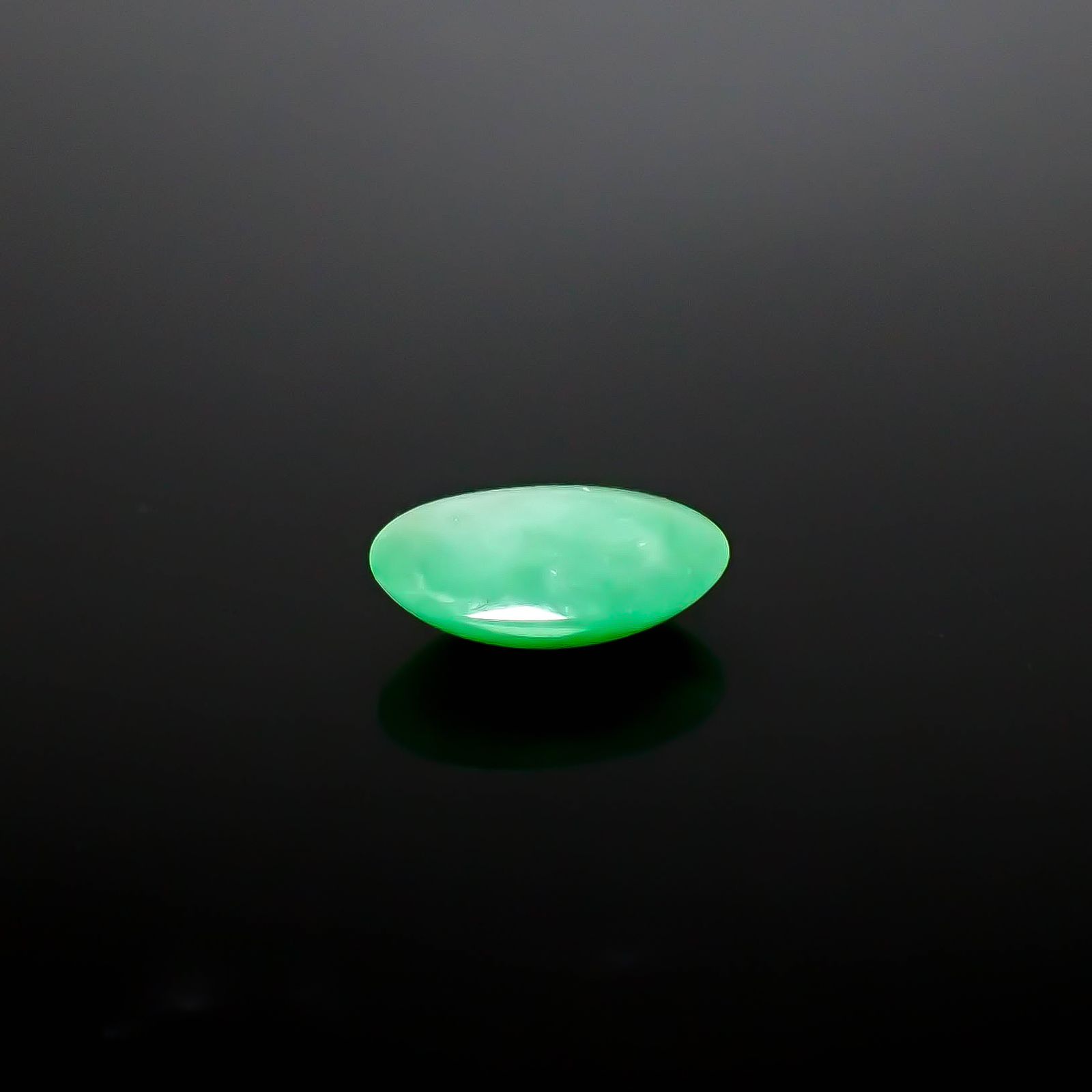 翡翠 ビルマ産 0.82ct [250430301]7.6x5.2mm前後