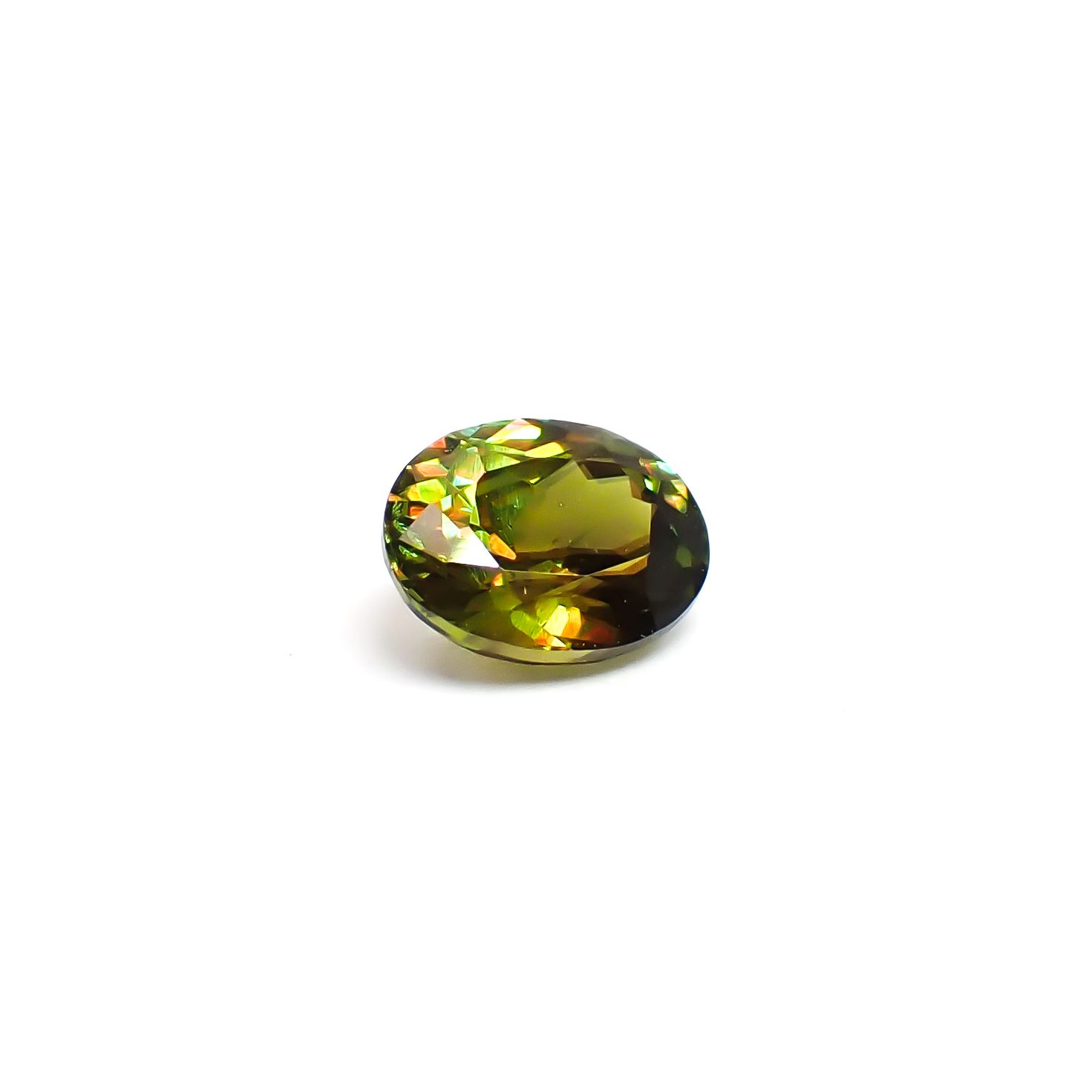 カラーチェンジスフェーン パキスタン産 0.38ct / 5.1x3.9mm前後 [260632436]