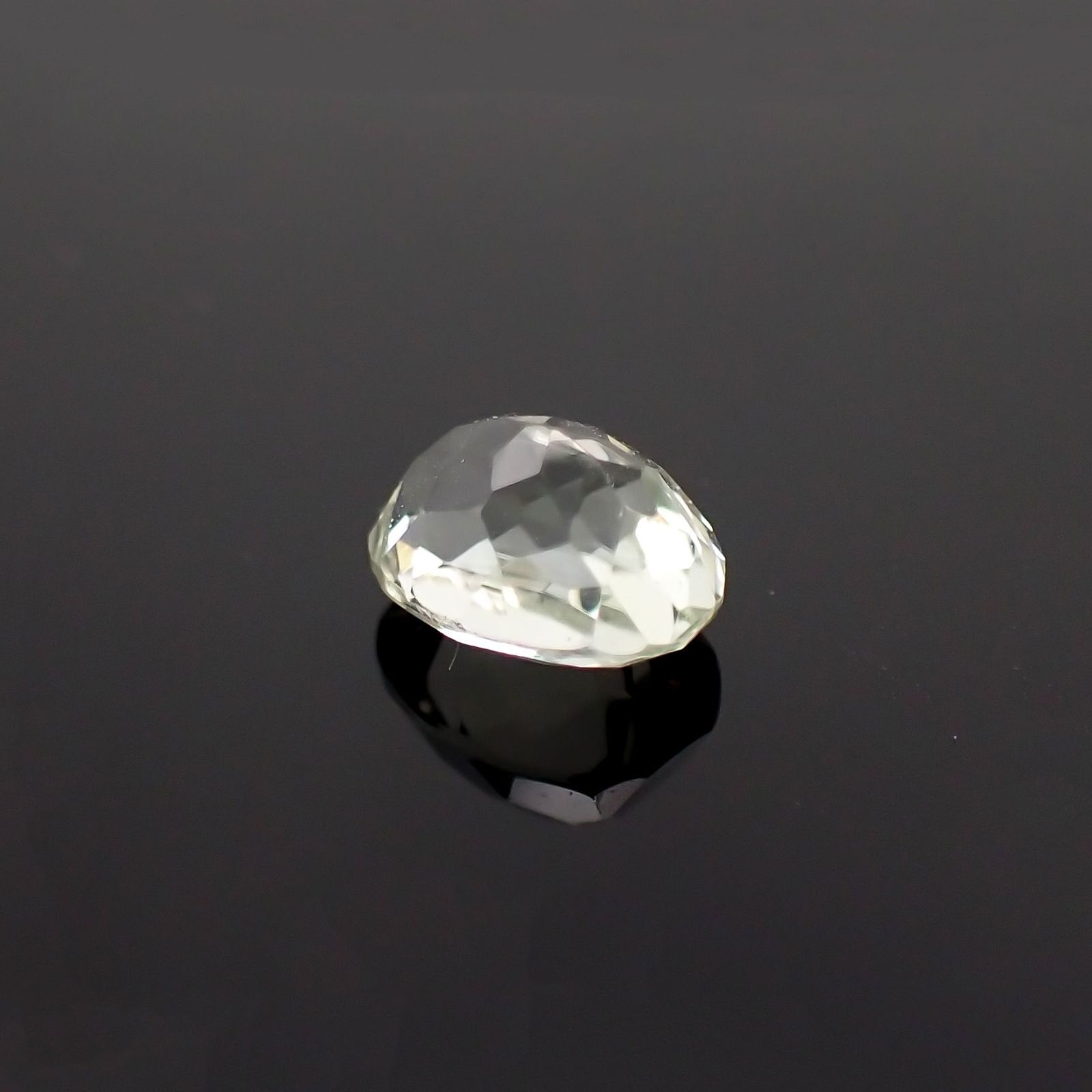 シリマナイト(宝石名シリマナイト)インド産 識別済 1.82ct / 8x6.2mm前後 [221018463]