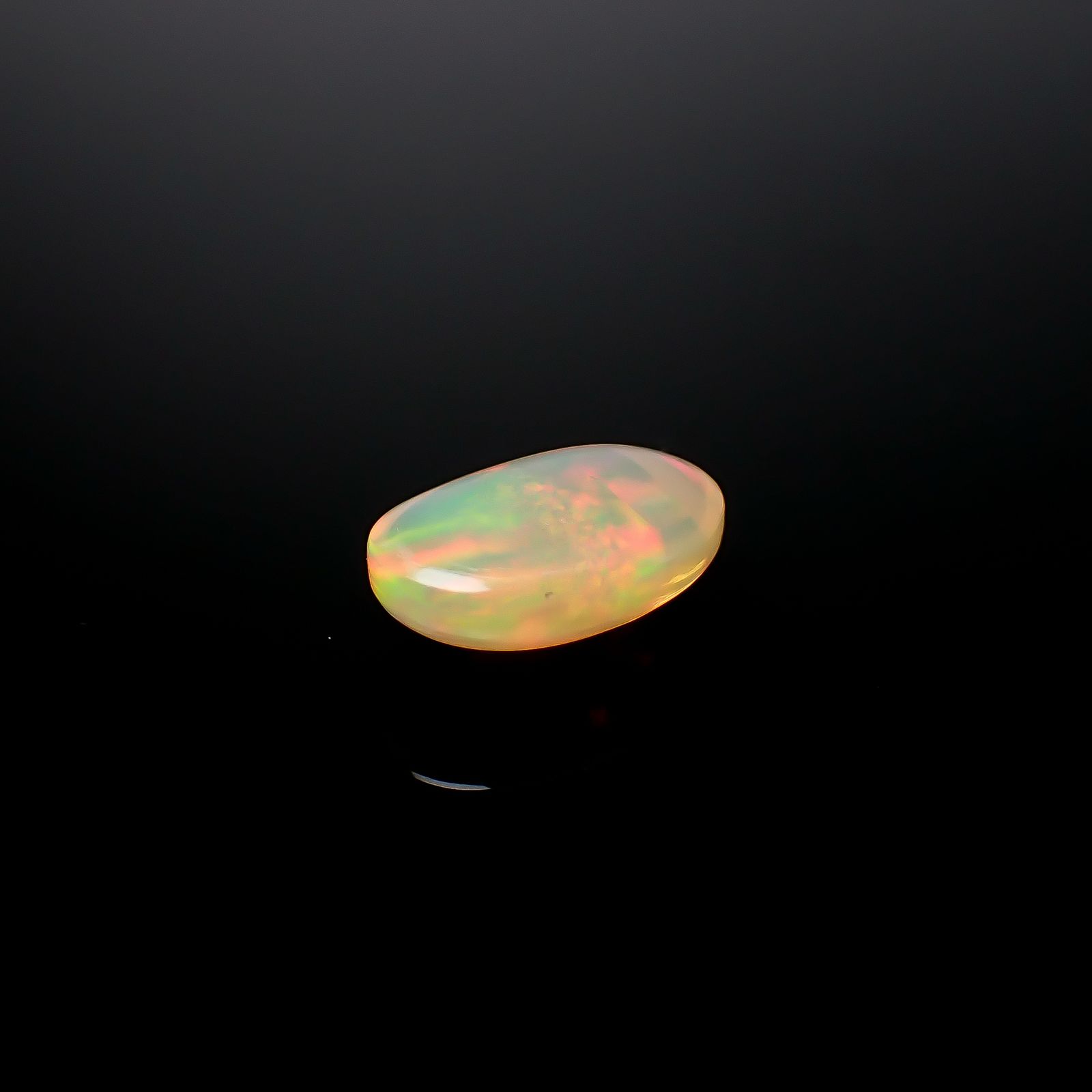 エチオピアオパール(宝石名オパール)エチオピア産 識別済 3.42ct / 14x9.2mm前後 [260722818]