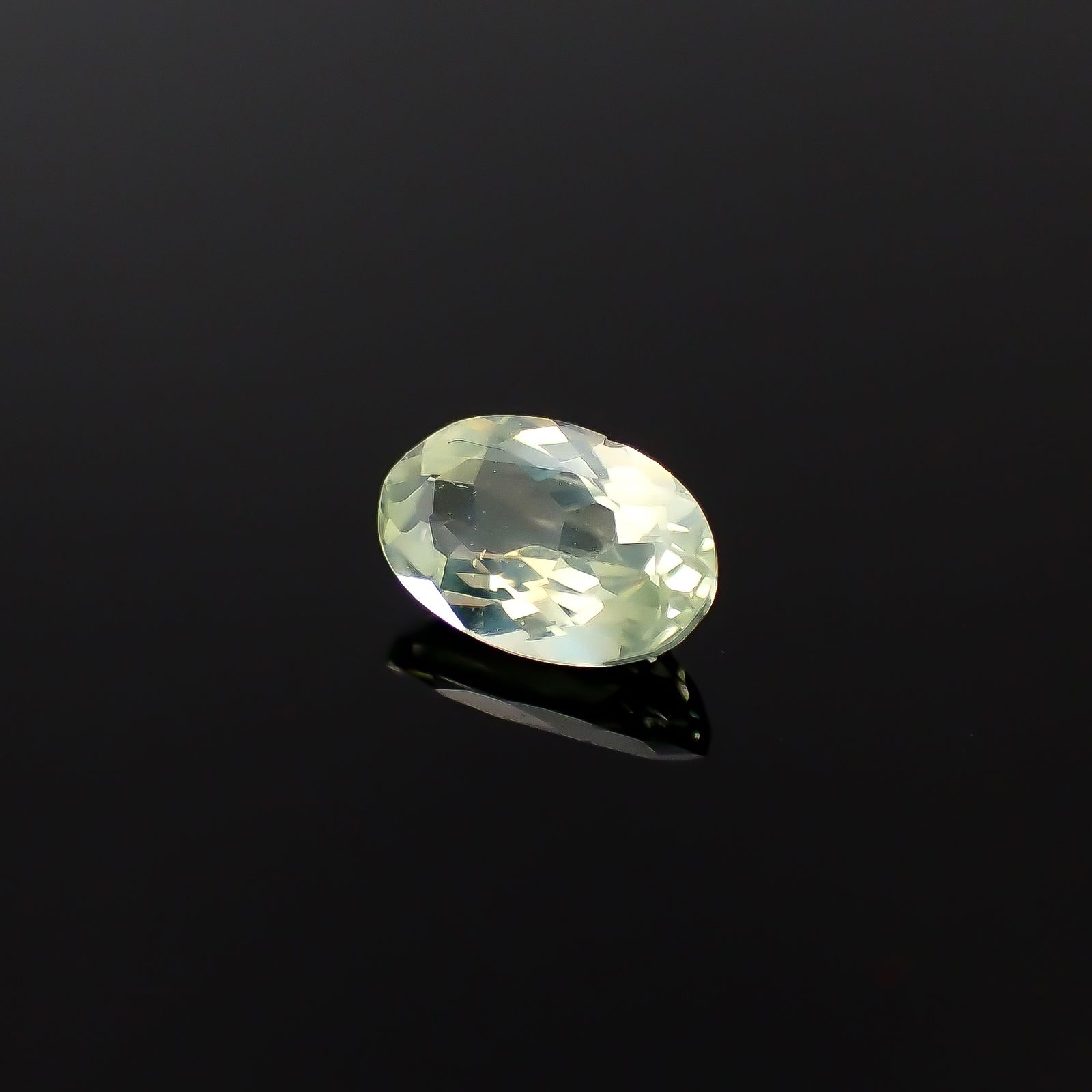 クリソベリルキャッツアイ スリランカ産 0.48ct [250329925]6.1x3.9mm前後