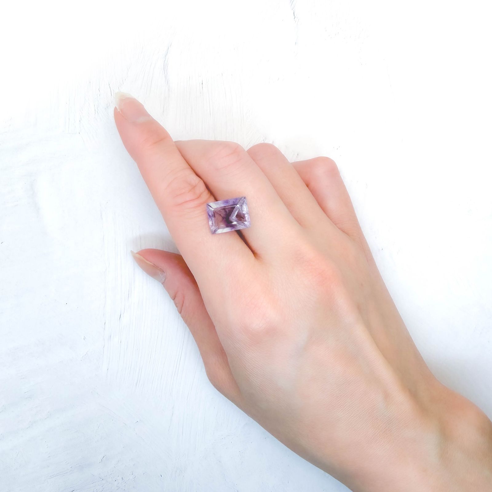 ワンウェイアメジスト ブラジル産 5.81ct / 12.9x10mm前後 [260432028]